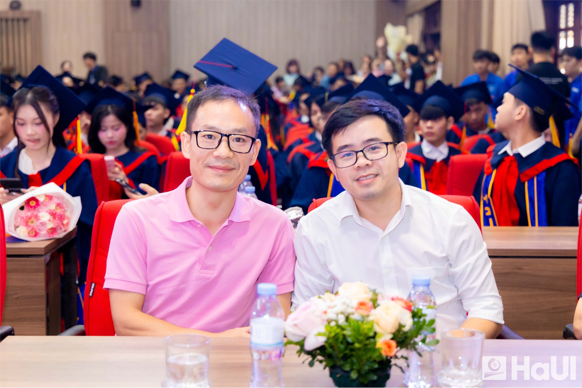Trường Điện – Điện tử long trọng tổ chức Lễ Tốt nghiệp năm 2025: Hơn 1000 tân Kỹ sư, Cử nhân tự tin bước vào hành trình mới