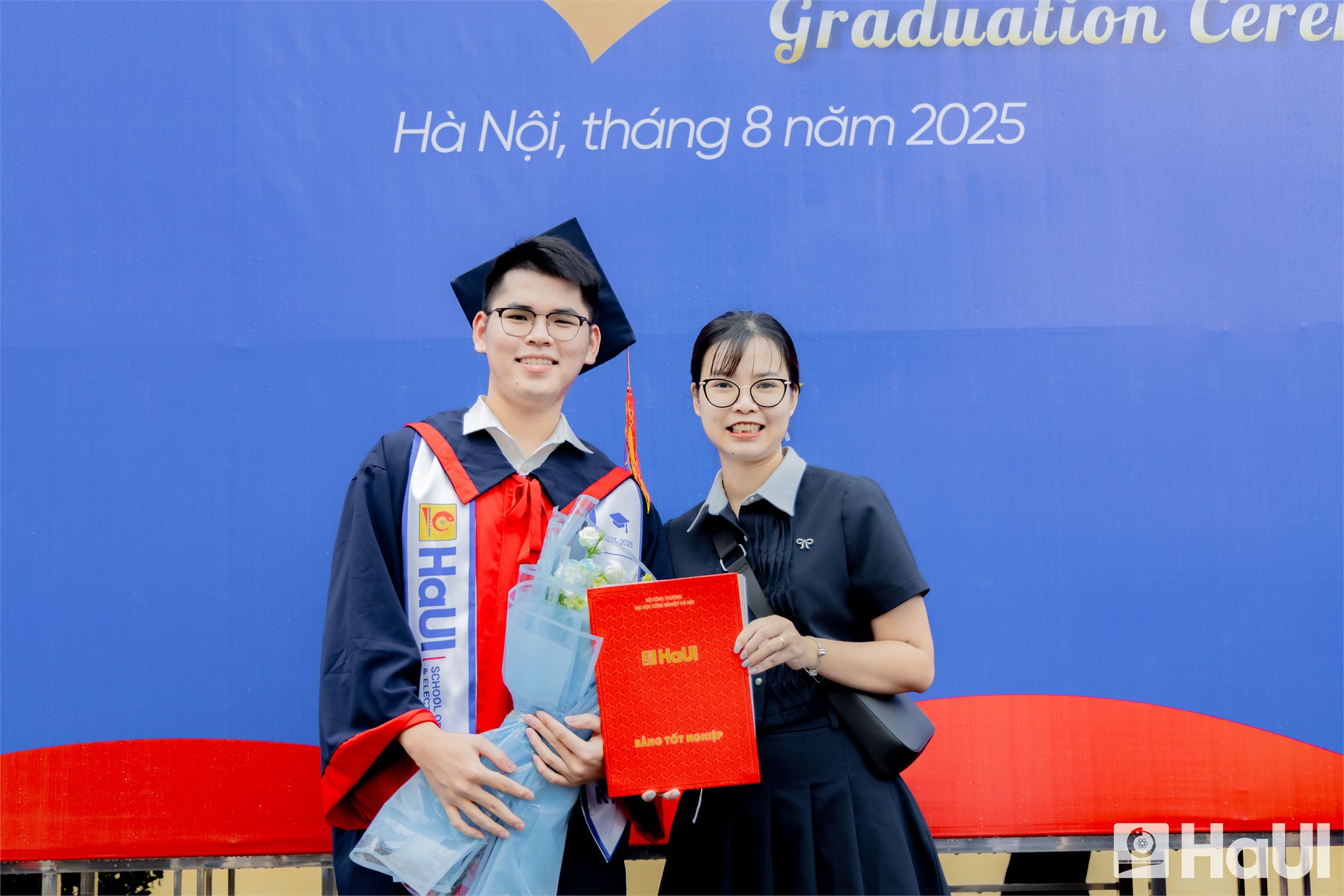 Trường Điện – Điện tử long trọng tổ chức Lễ Tốt nghiệp năm 2025: Hơn 1000 tân Kỹ sư, Cử nhân tự tin bước vào hành trình mới