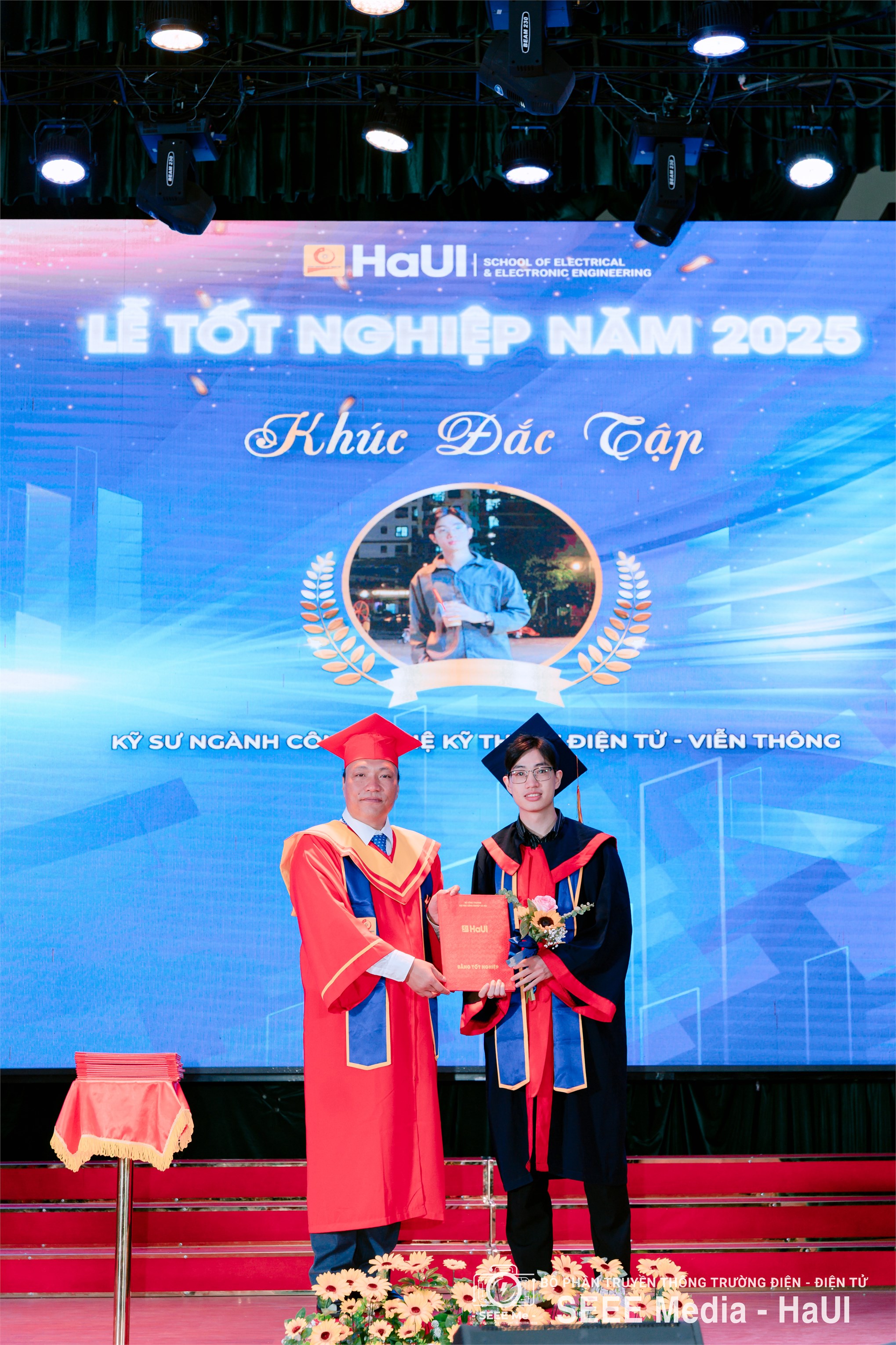 Trường Điện – Điện tử long trọng tổ chức Lễ Tốt nghiệp năm 2025: Hơn 1000 tân Kỹ sư, Cử nhân tự tin bước vào hành trình mới