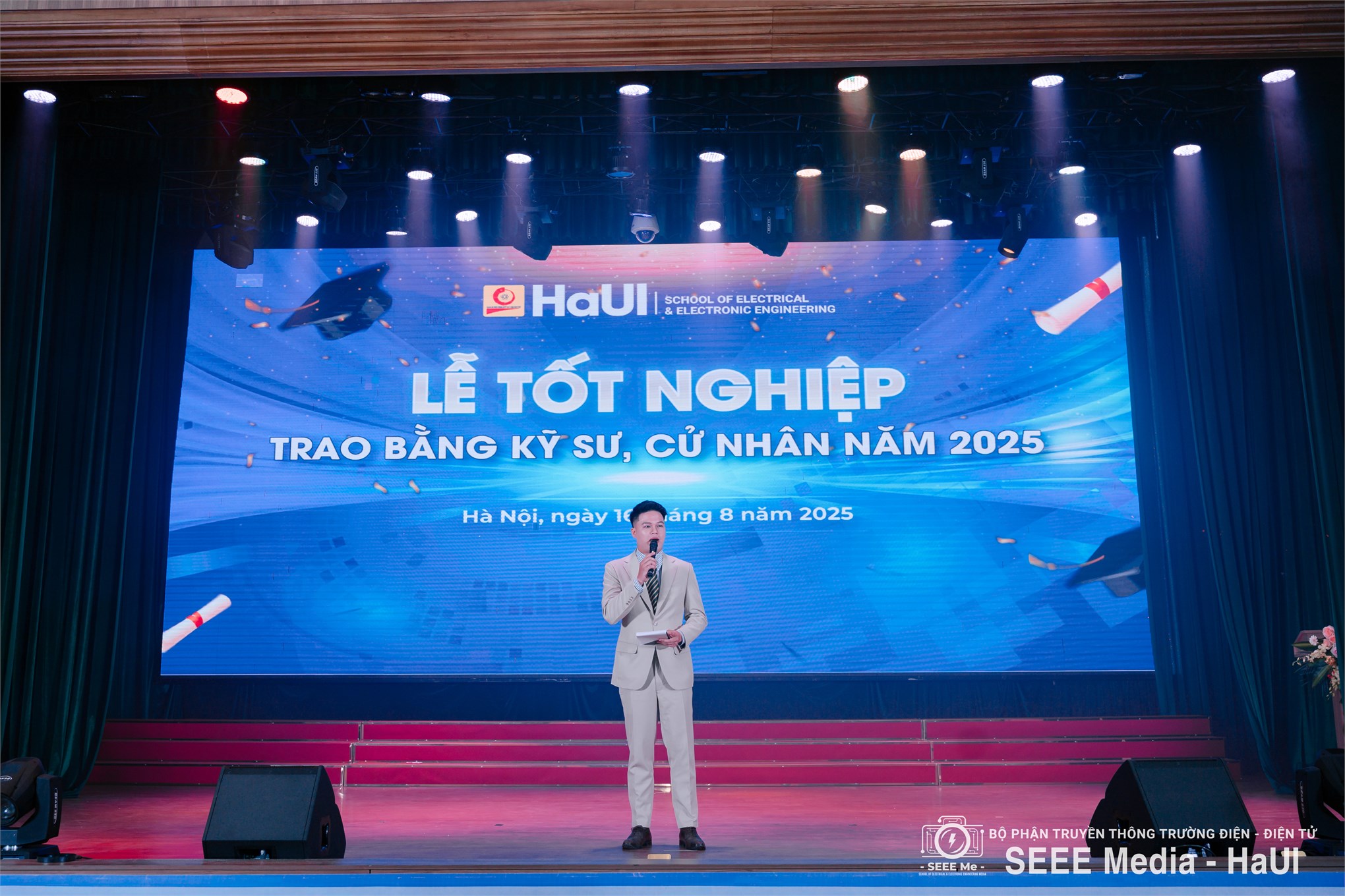 Trường Điện – Điện tử long trọng tổ chức Lễ Tốt nghiệp năm 2025: Hơn 1000 tân Kỹ sư, Cử nhân tự tin bước vào hành trình mới