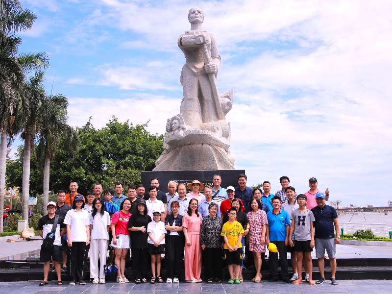 Sôi nổi hoạt động tham quan, học tập bồi dưỡng năm 2025 của Trường Điện – Điện tử