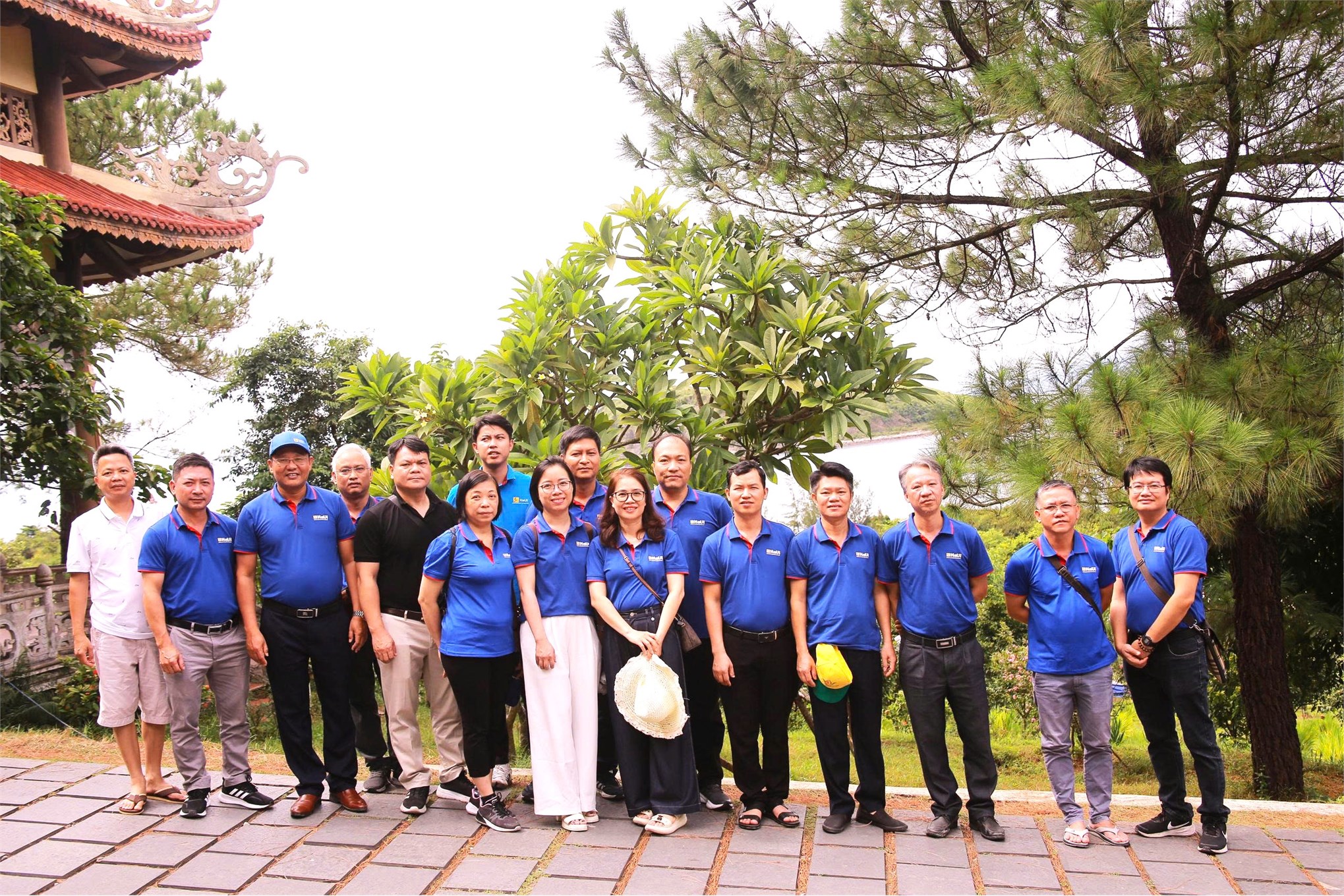 Sôi nổi hoạt động tham quan, học tập bồi dưỡng năm 2025 của Trường Điện – Điện tử