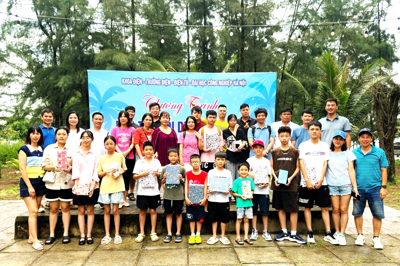 Sôi nổi hoạt động tham quan, học tập bồi dưỡng năm 2025 của Trường Điện – Điện tử