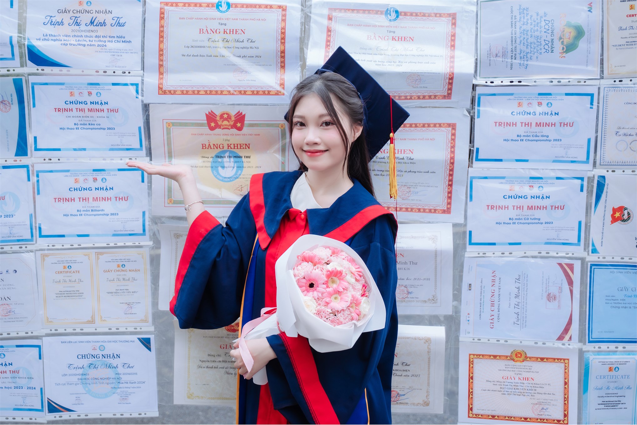 Trịnh Thị Minh Thư – Nữ thủ khoa toàn diện, niềm tự hào của sinh viên Trường Điện – Điện tử
