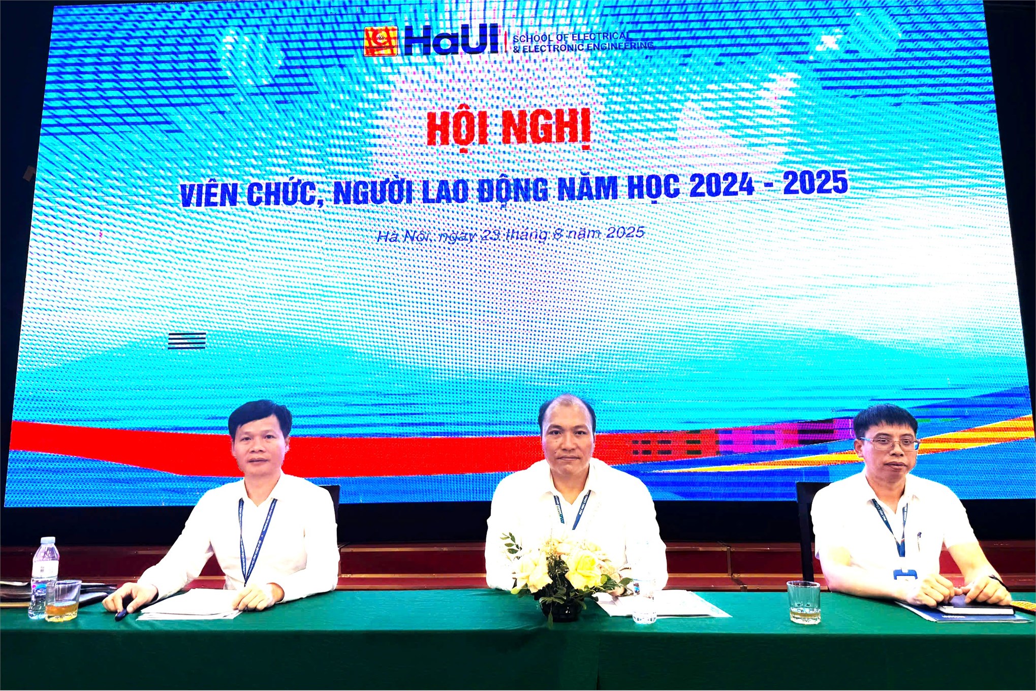 Trường Điện – Điện tử tổ chức Hội nghị viên chức, người lao động năm học 2024–2025 và triển khai nhiệm vụ năm học 2025–2026