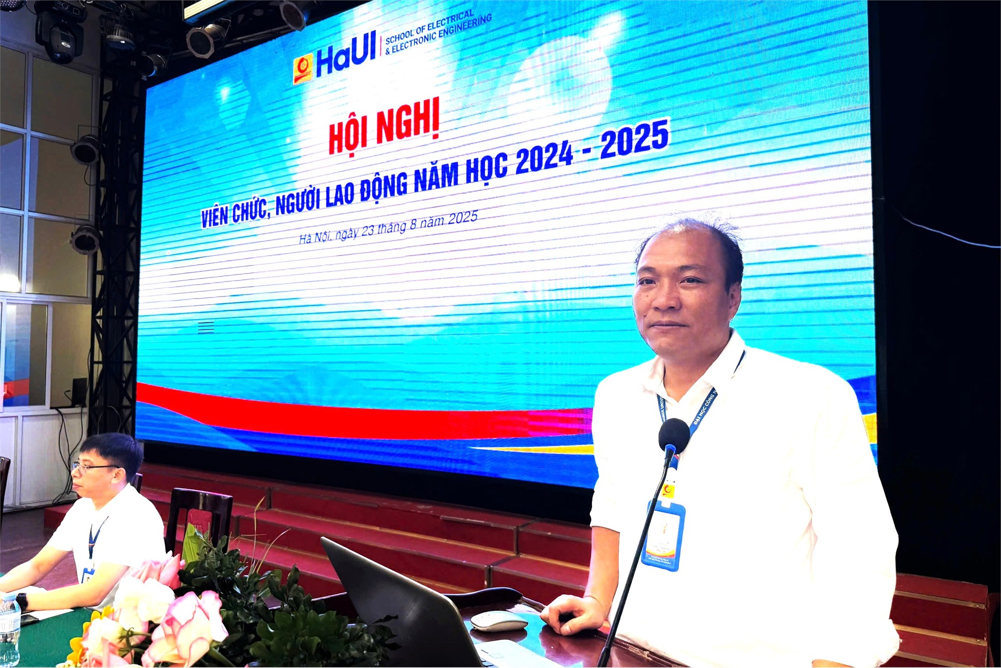 Trường Điện – Điện tử tổ chức Hội nghị viên chức, người lao động năm học 2024–2025 và triển khai nhiệm vụ năm học 2025–2026