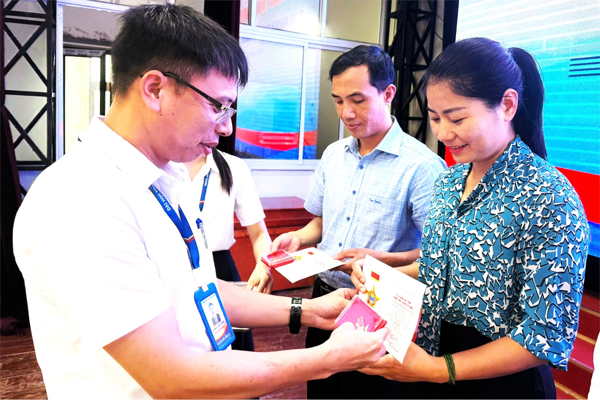 Trường Điện – Điện tử tổ chức Hội nghị viên chức, người lao động năm học 2024–2025 và triển khai nhiệm vụ năm học 2025–2026
