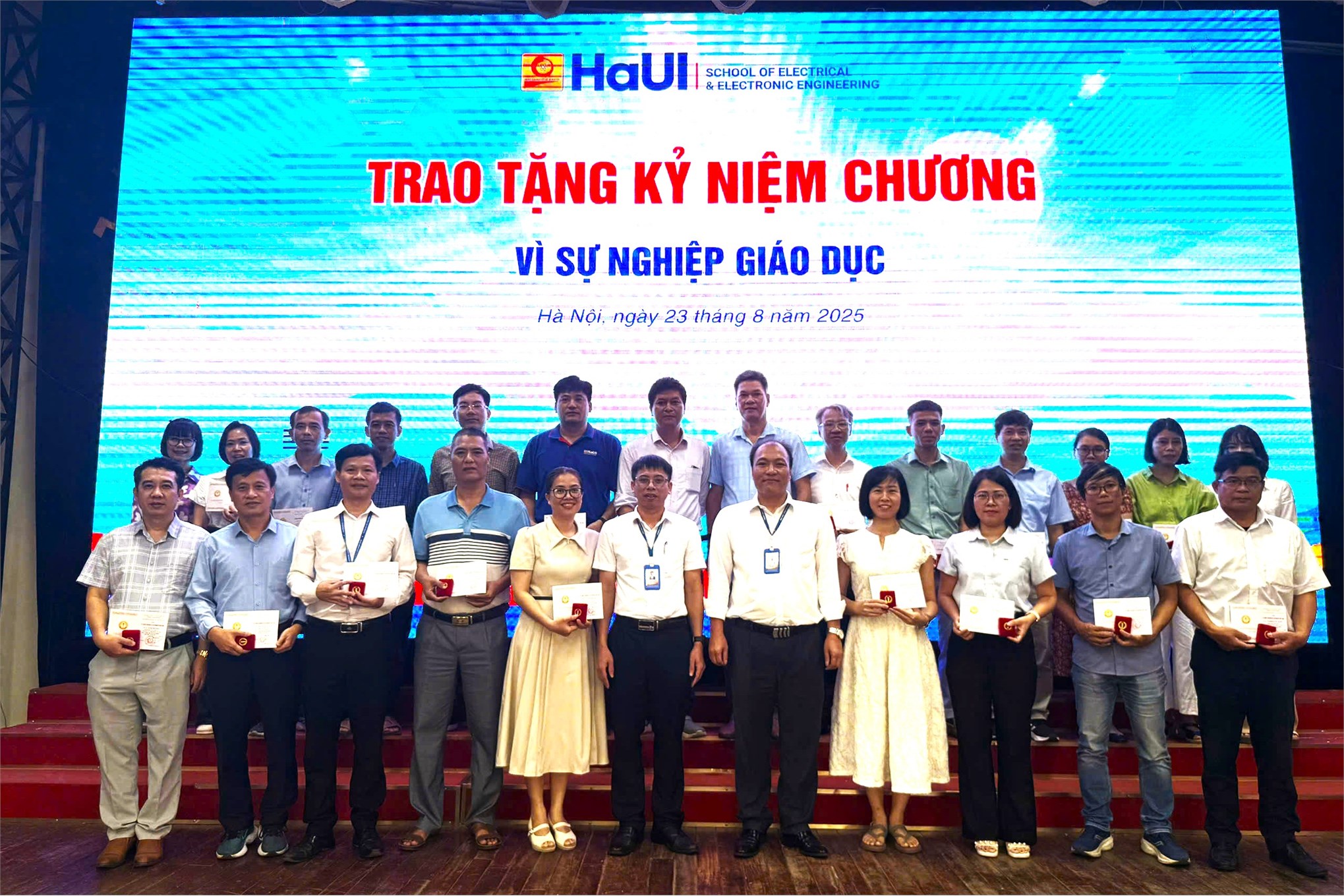 Trường Điện – Điện tử tổ chức Hội nghị viên chức, người lao động năm học 2024–2025 và triển khai nhiệm vụ năm học 2025–2026