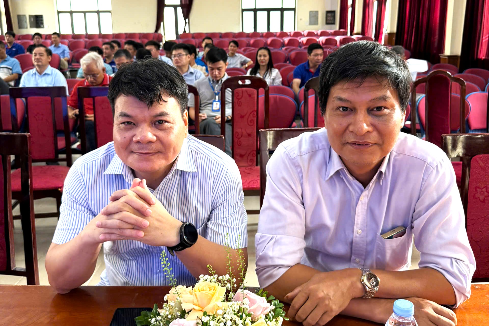 Trường Điện – Điện tử tổ chức Hội nghị viên chức, người lao động năm học 2024–2025 và triển khai nhiệm vụ năm học 2025–2026
