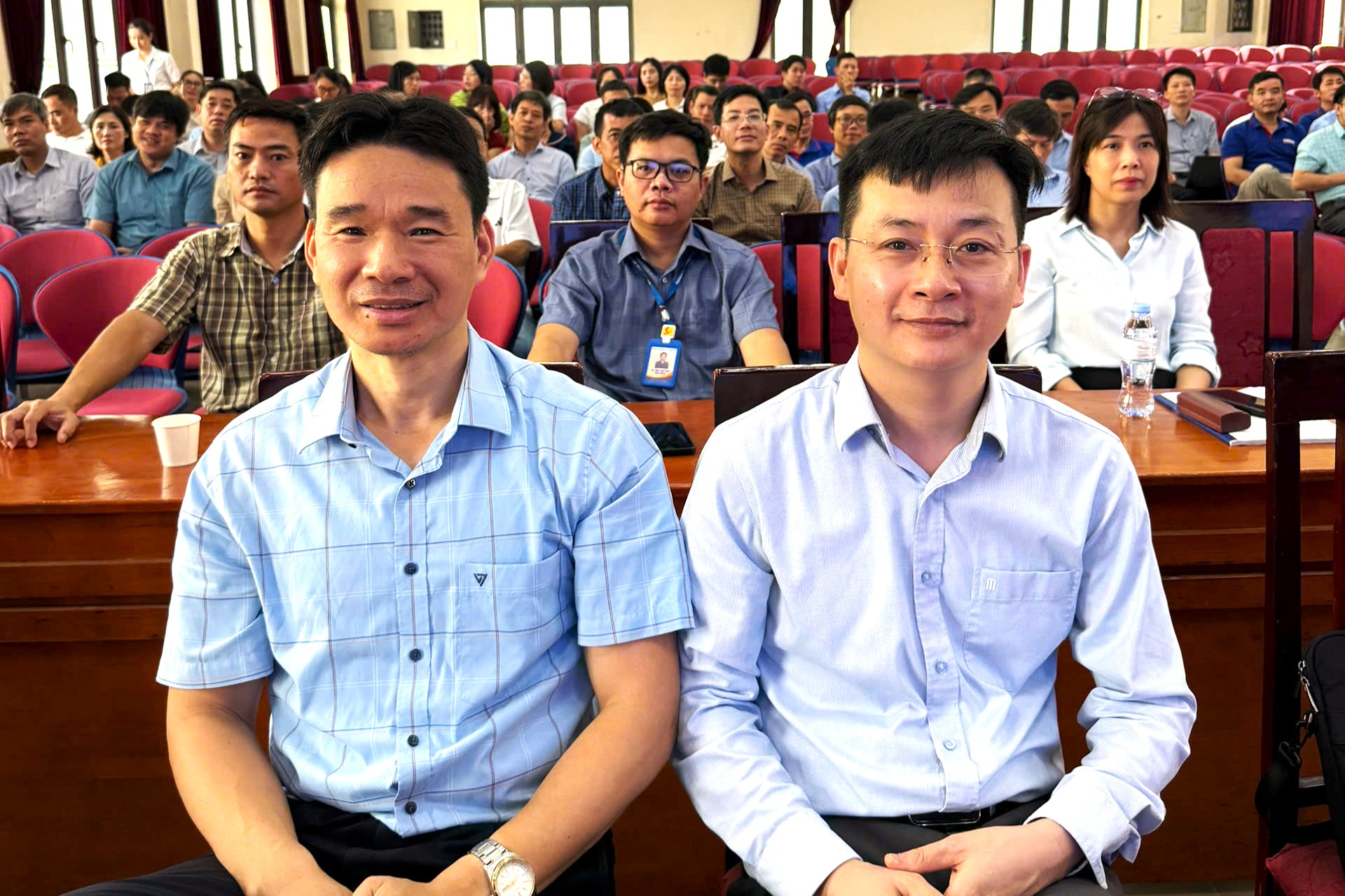 Trường Điện – Điện tử tổ chức Hội nghị viên chức, người lao động năm học 2024–2025 và triển khai nhiệm vụ năm học 2025–2026