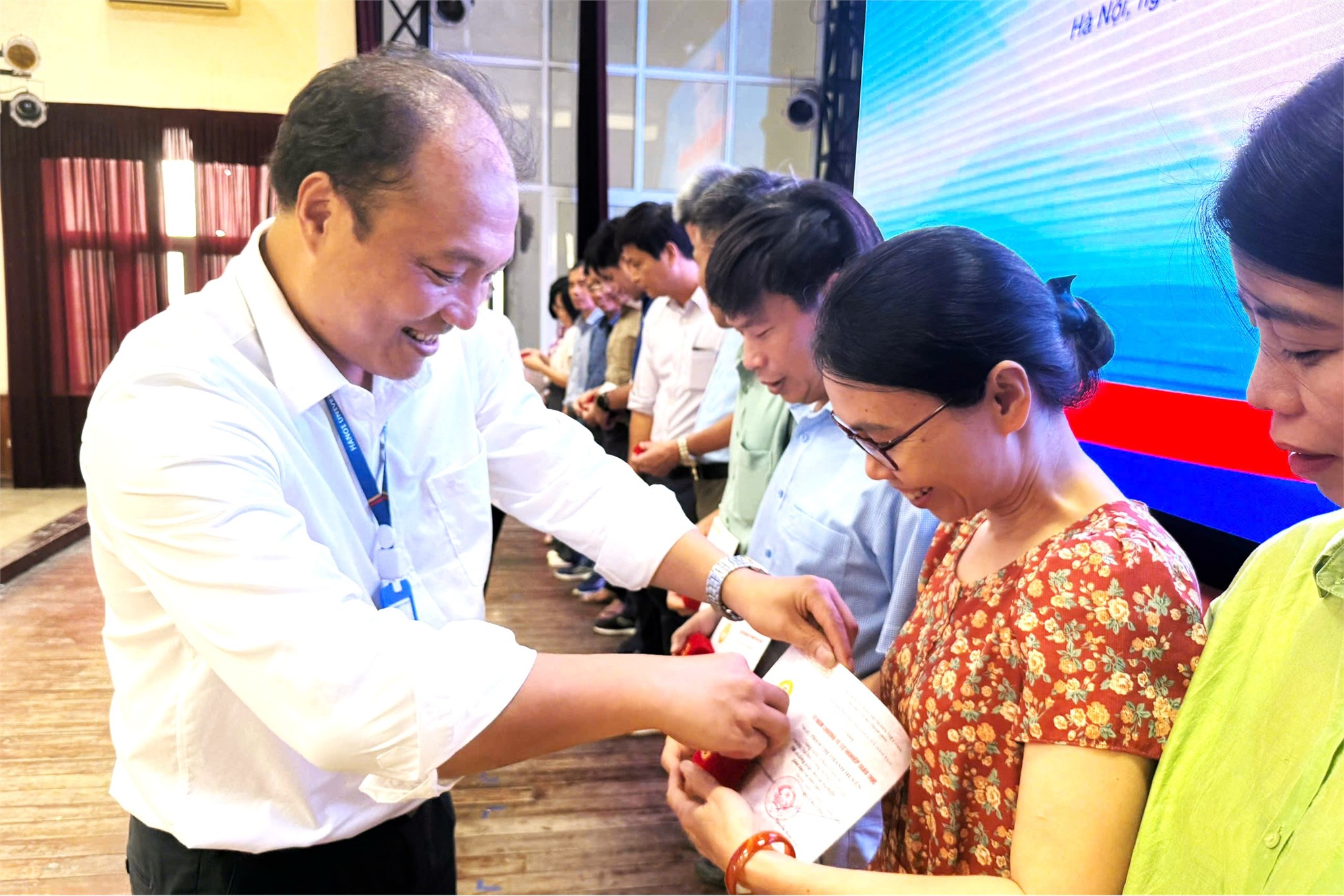 Trường Điện – Điện tử tổ chức Hội nghị viên chức, người lao động năm học 2024–2025 và triển khai nhiệm vụ năm học 2025–2026