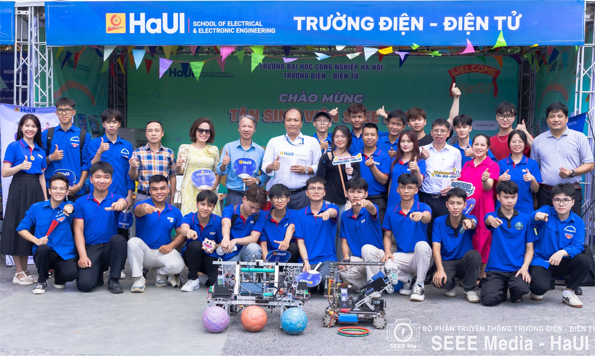 Trường Điện – Điện tử chào đón tân sinh viên khóa 20