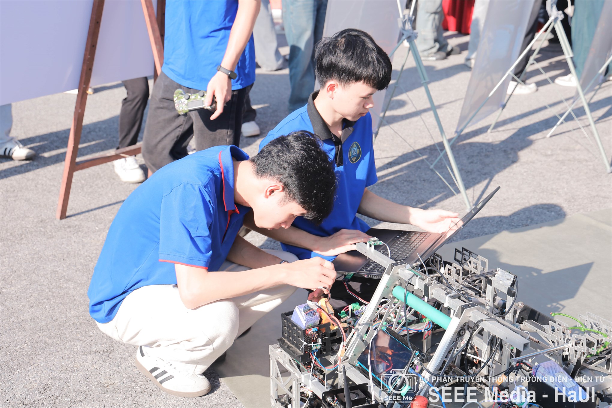 Trường Điện – Điện tử chào đón tân sinh viên khóa 20