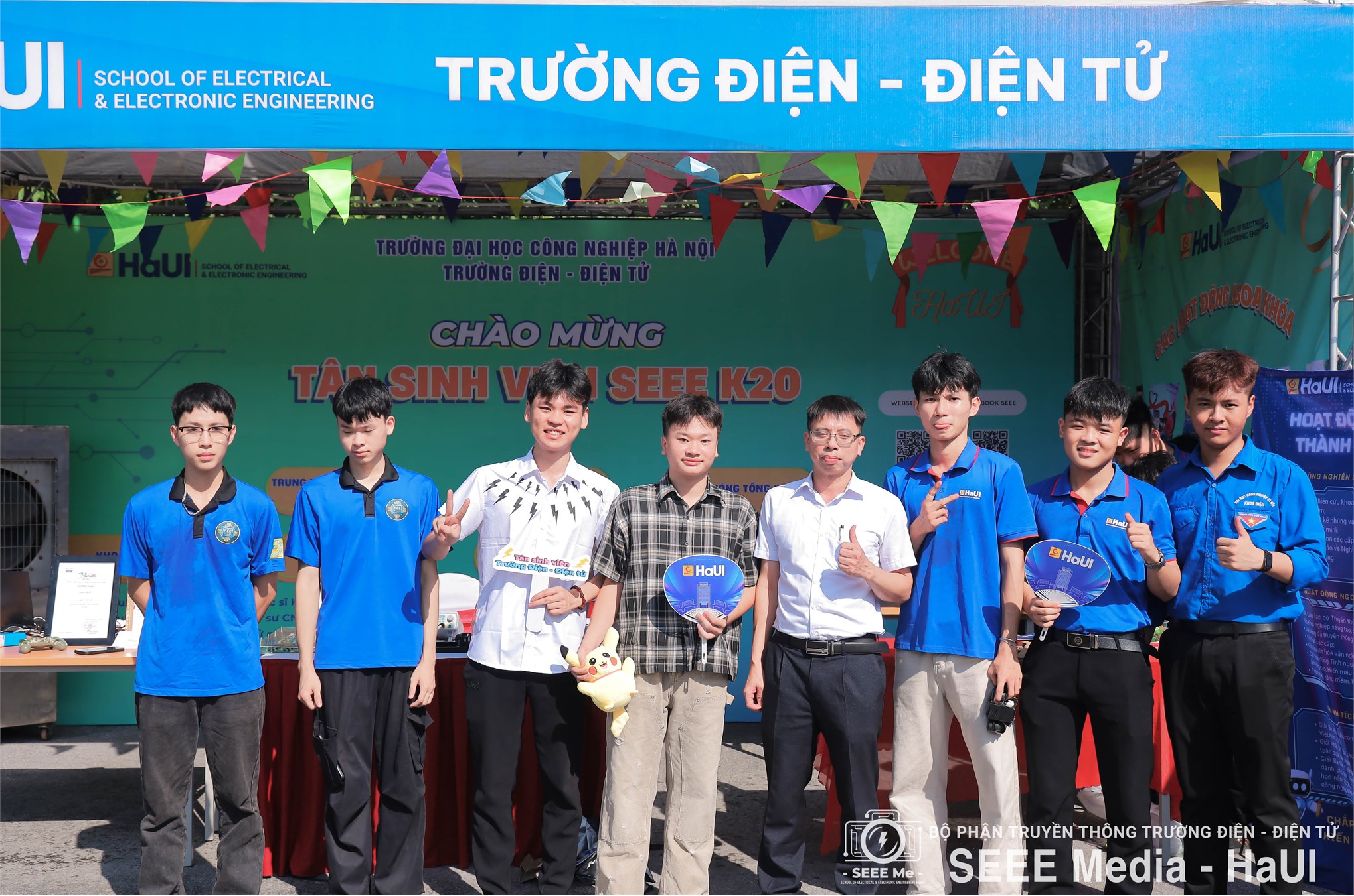Trường Điện – Điện tử chào đón tân sinh viên khóa 20