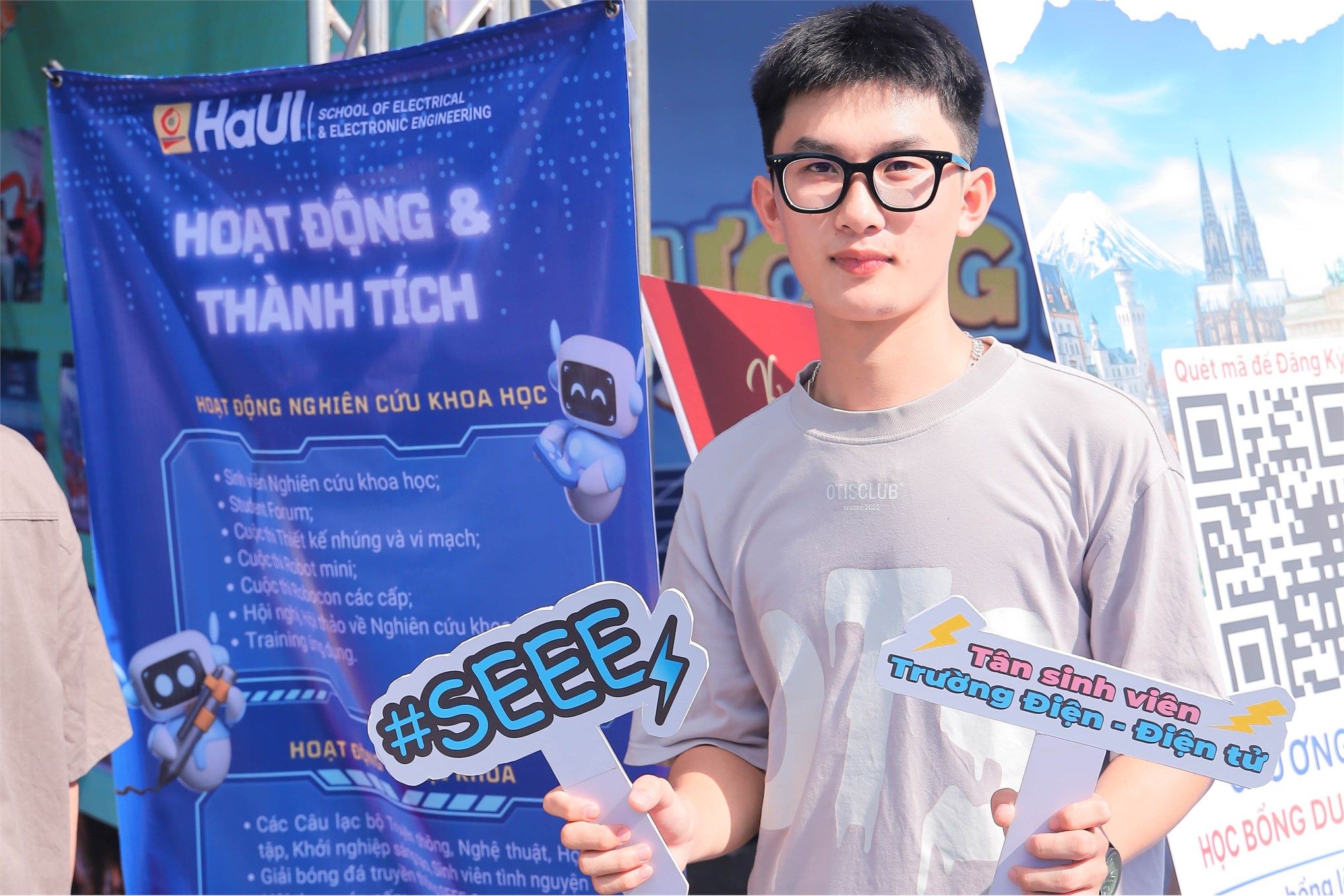 Trường Điện – Điện tử chào đón tân sinh viên khóa 20