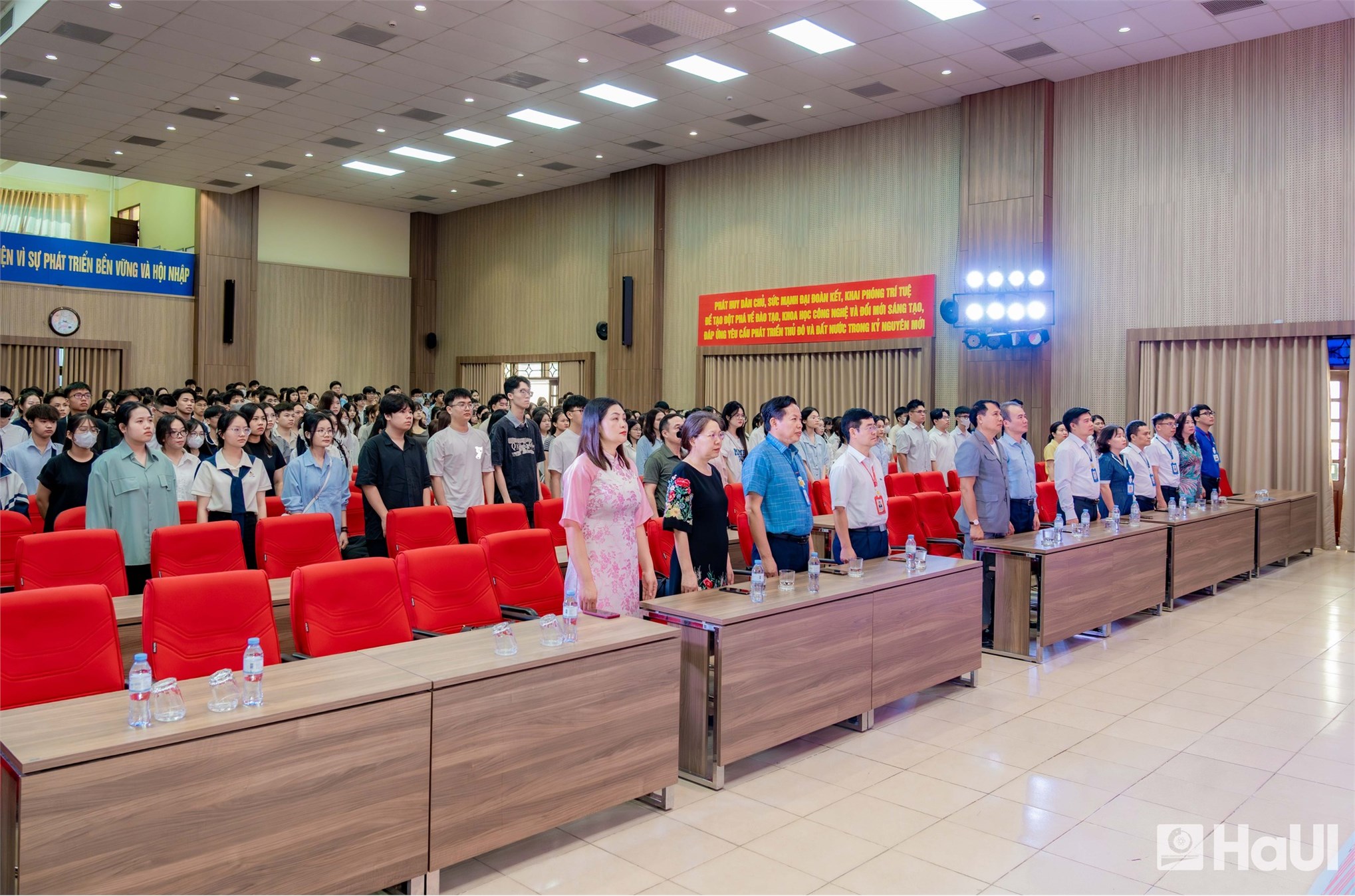 Khát vọng tuổi trẻ K20 – Trường Điện – Điện tử cùng HaUI bước vào năm học 2025 – 2026