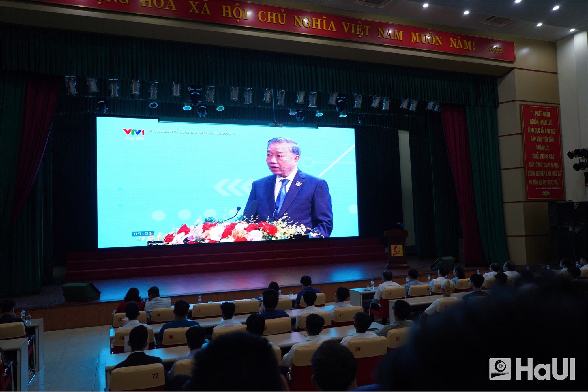 Khát vọng tuổi trẻ K20 – Trường Điện – Điện tử cùng HaUI bước vào năm học 2025 – 2026