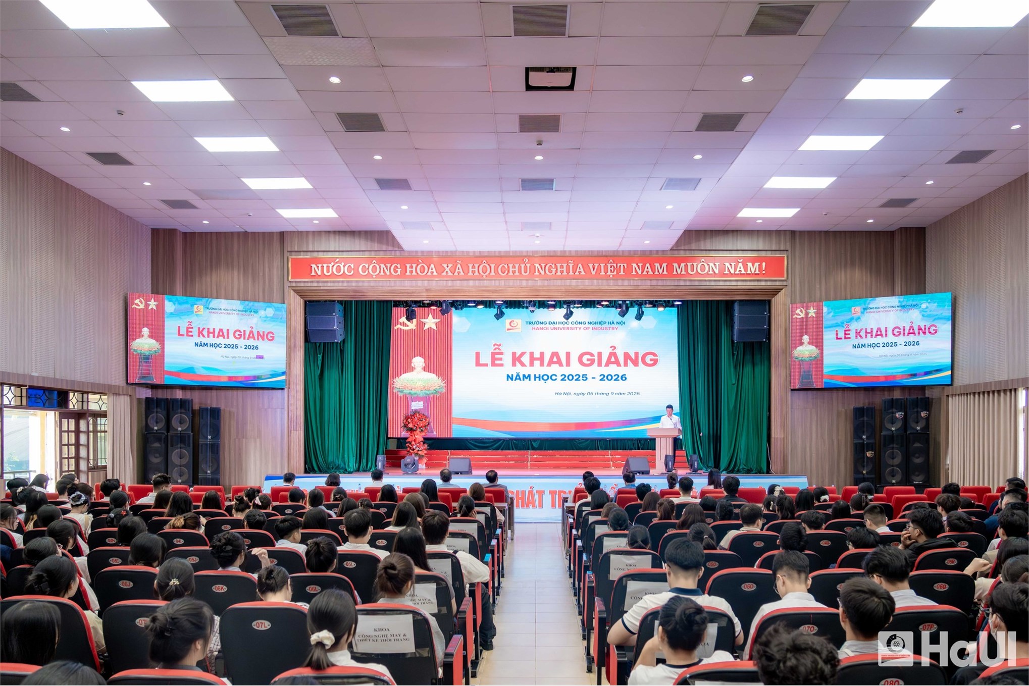 Khát vọng tuổi trẻ K20 – Trường Điện – Điện tử cùng HaUI bước vào năm học 2025 – 2026