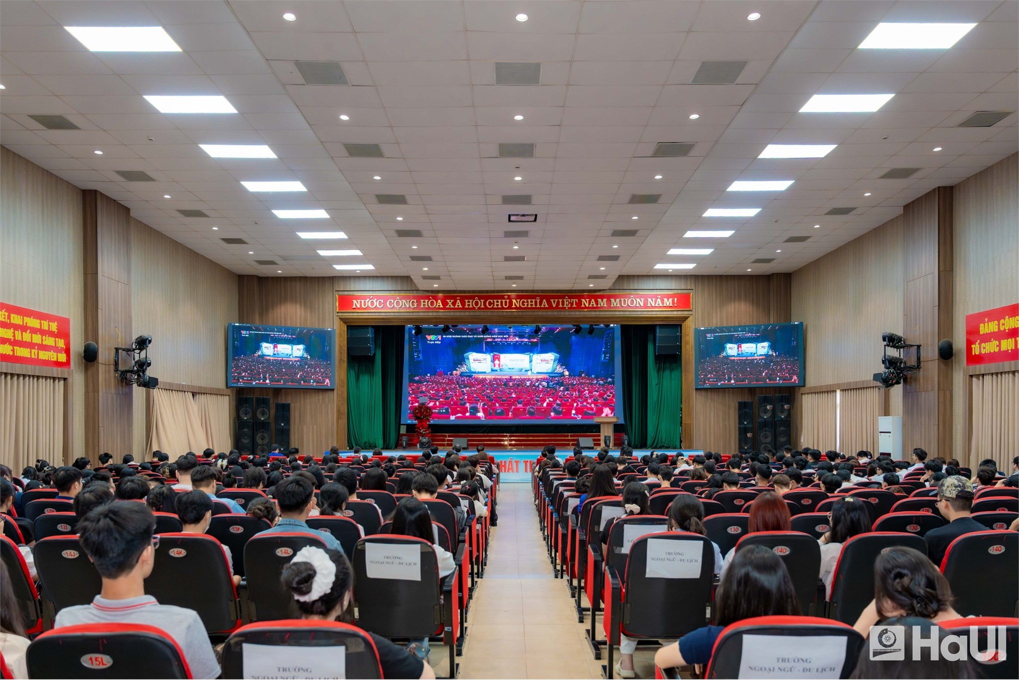 Khát vọng tuổi trẻ K20 – Trường Điện – Điện tử cùng HaUI bước vào năm học 2025 – 2026