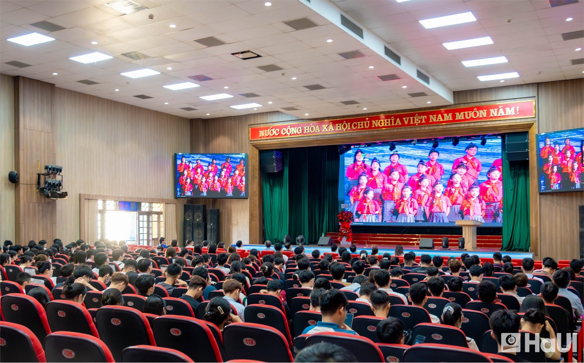 Khát vọng tuổi trẻ K20 – Trường Điện – Điện tử cùng HaUI bước vào năm học 2025 – 2026