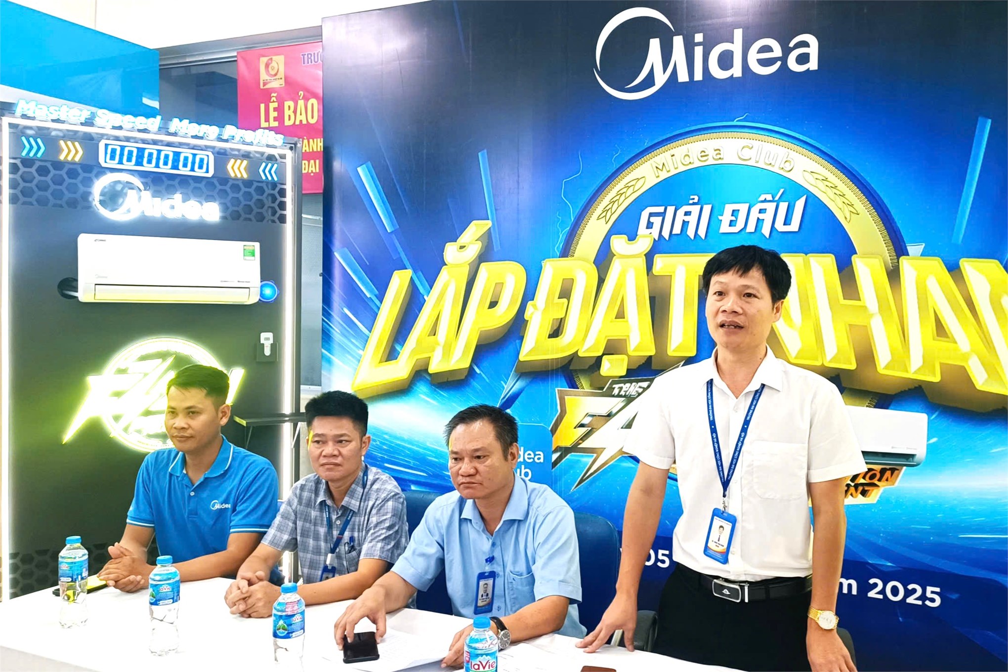 Trường Điện – Điện tử phối hợp cùng Midea tổ chức Vòng Sơ khảo Cuộc thi Lắp đặt nhanh – Midea Club 2025