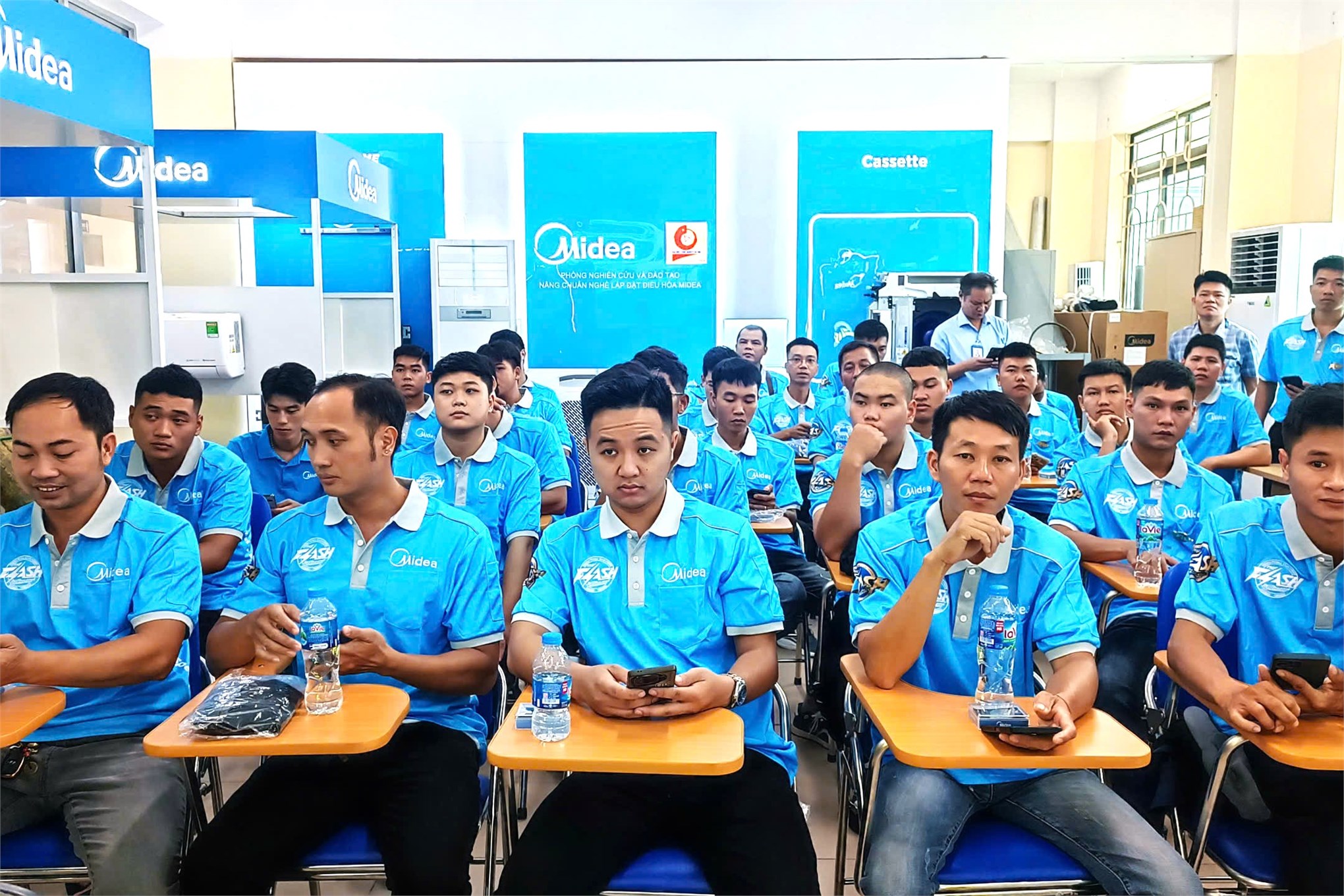 Trường Điện – Điện tử phối hợp cùng Midea tổ chức Vòng Sơ khảo Cuộc thi Lắp đặt nhanh – Midea Club 2025