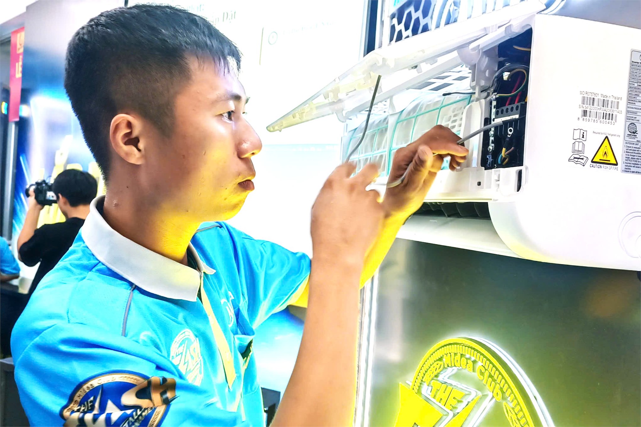 Trường Điện – Điện tử phối hợp cùng Midea tổ chức Vòng Sơ khảo Cuộc thi Lắp đặt nhanh – Midea Club 2025