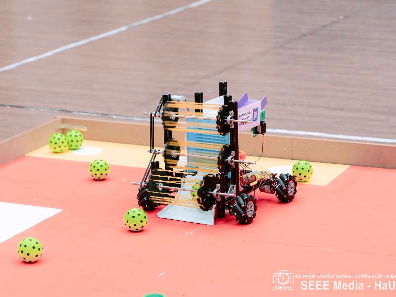 Thông báo tham gia cuộc thi “VEX – U Robotics 2025”