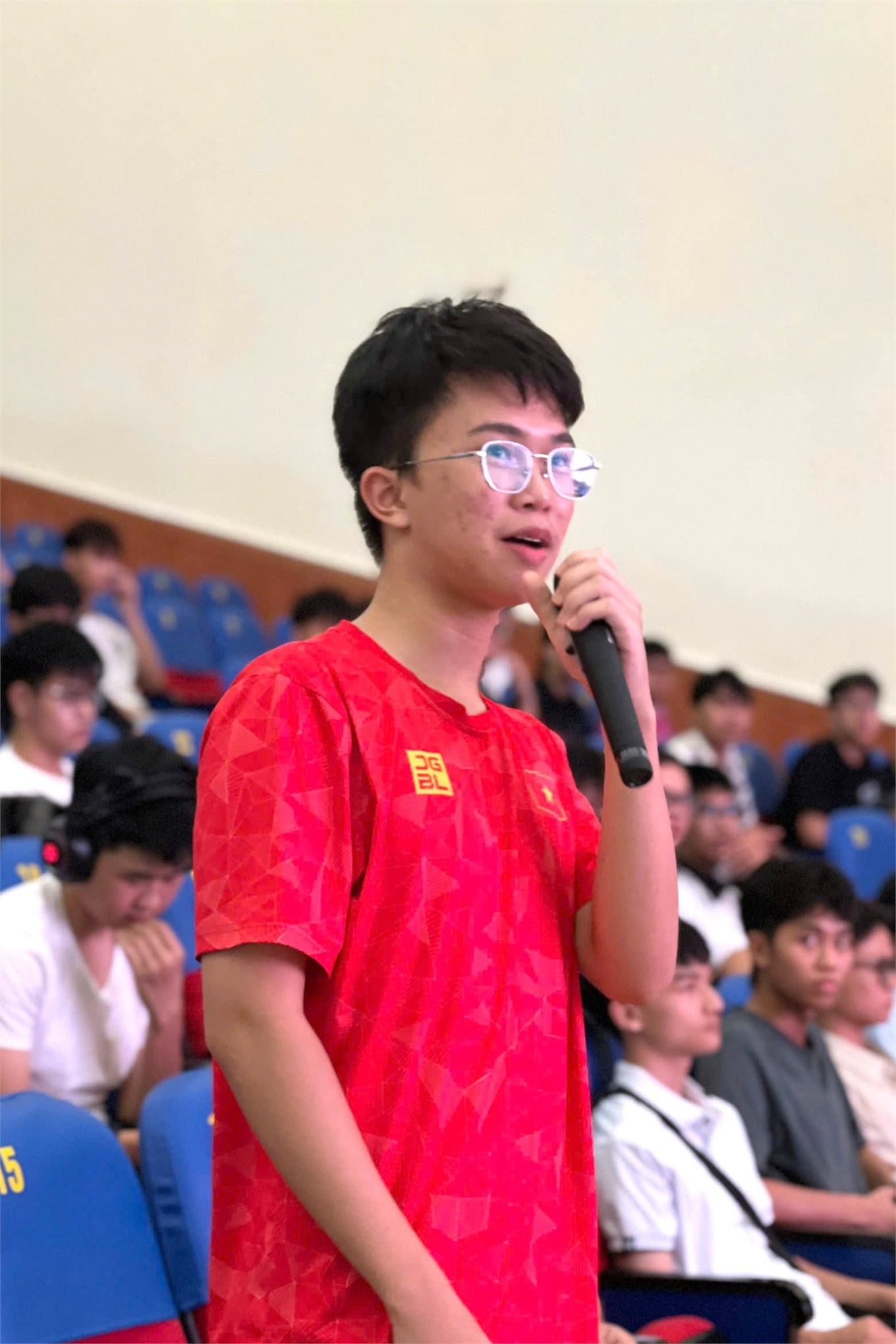 Sinh viên K20 hào hứng với chương trình tư vấn tuyển sinh vi mạch bán dẫn 2025