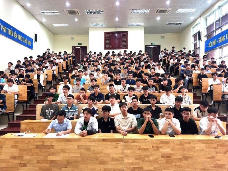 Học Điều khiển và Tự động hóa bằng tiếng Anh – Lợi thế chinh phục doanh nghiệp toàn cầu