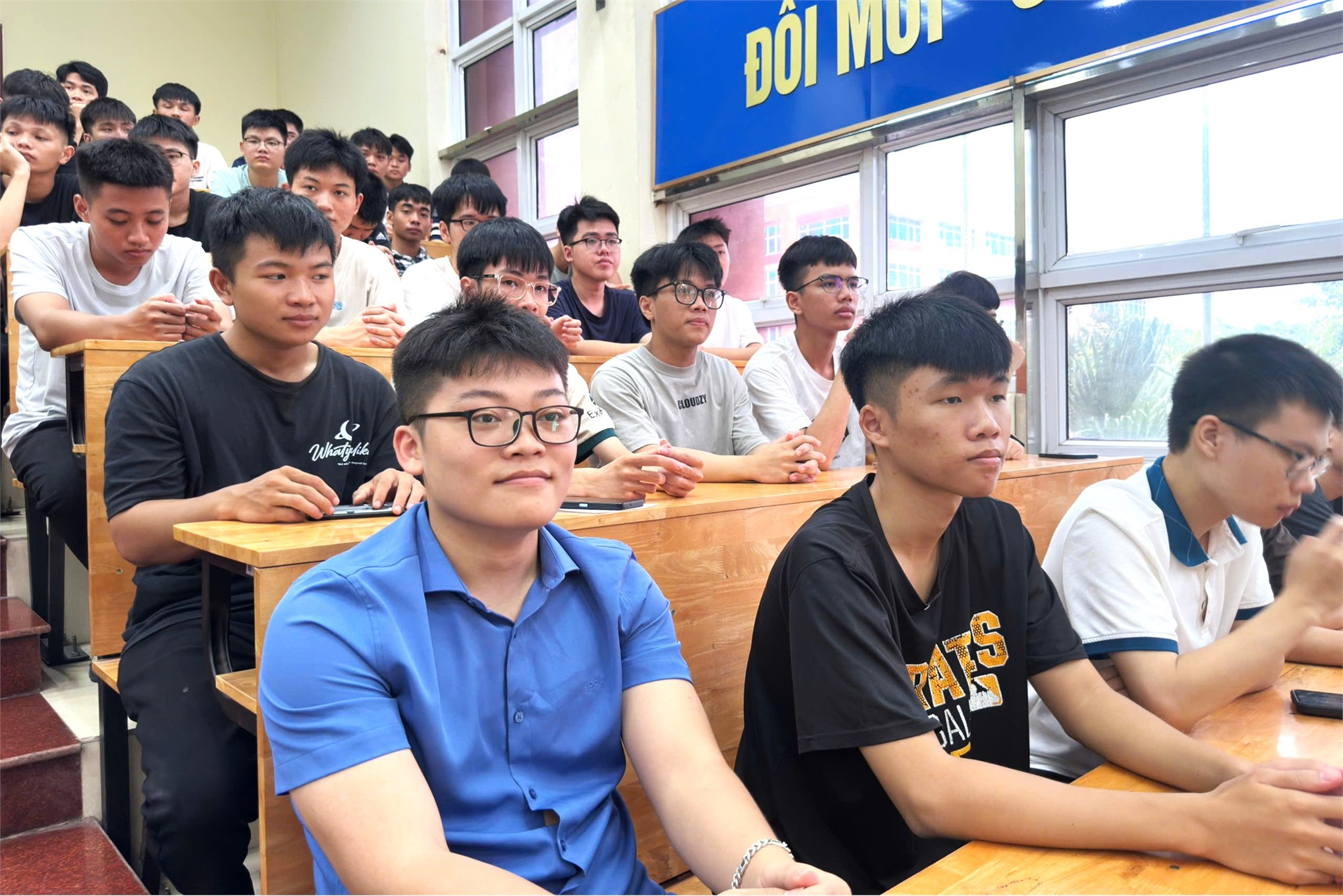 Học Điều khiển & Tự động hóa bằng tiếng Anh – Lợi thế chinh phục doanh nghiệp toàn cầu