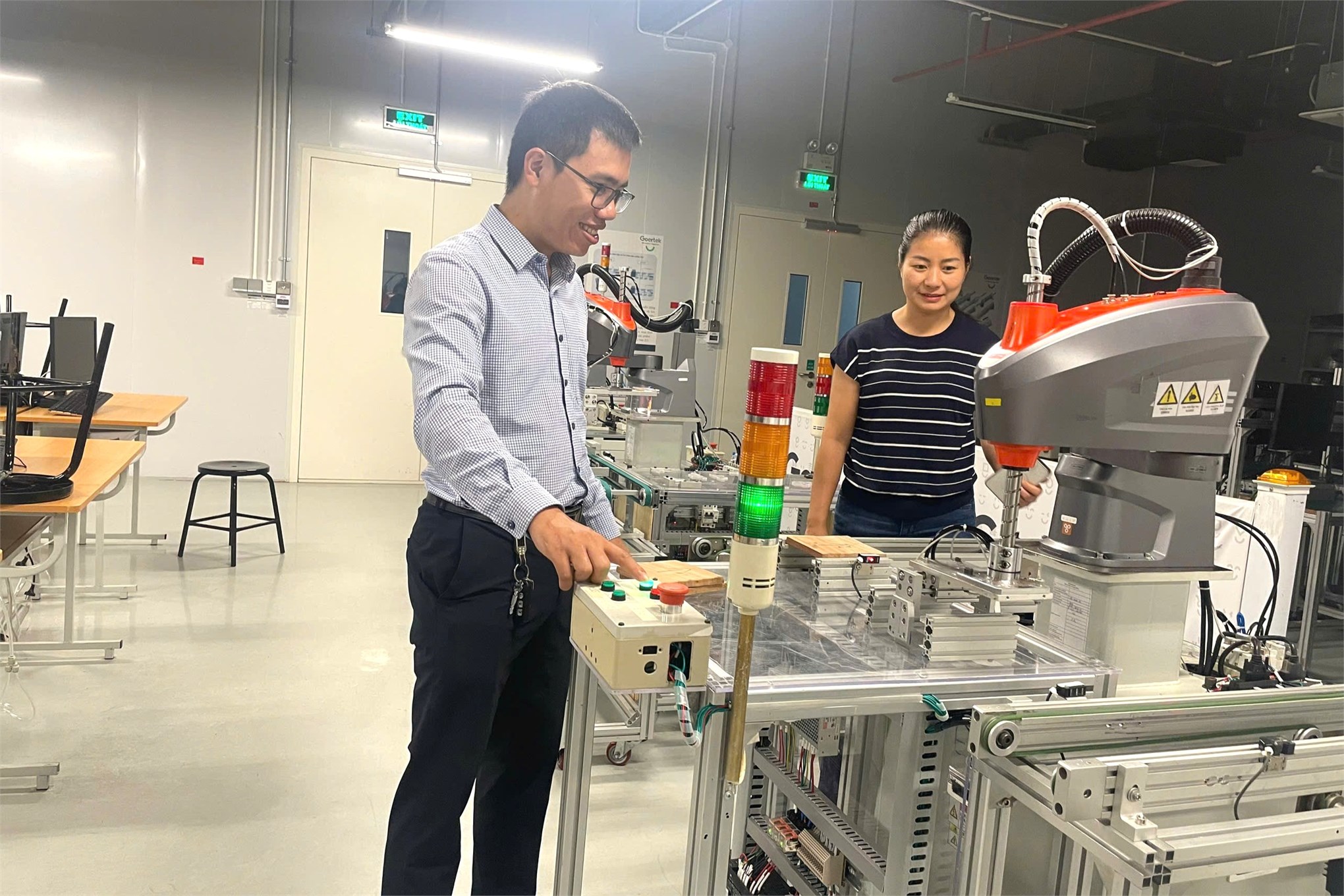 Đào tạo gắn kết doanh nghiệp qua hoạt động cử giảng viên tiếp nhận, chuyển giao công nghệ từ thực tiễn sản xuất