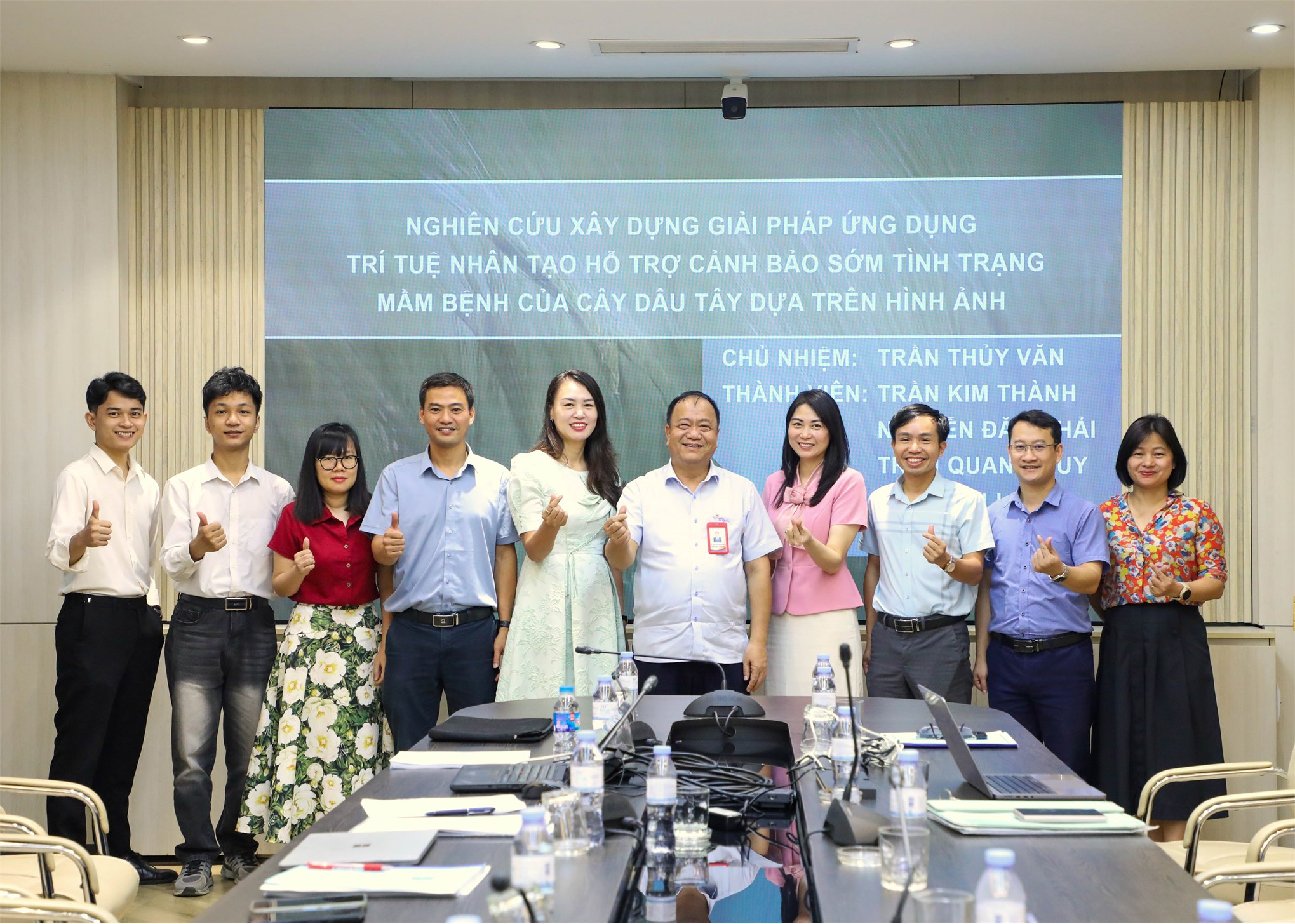 Nghiệm thu đề tài KH&CN cấp trường ‘‘Nghiên cứu xây dựng giải pháp ứng dụng trí tuệ nhân tạo hỗ trợ cảnh báo sớm tình trạng mềm bệnh của cây dâu tây dựa trên hình ảnh”