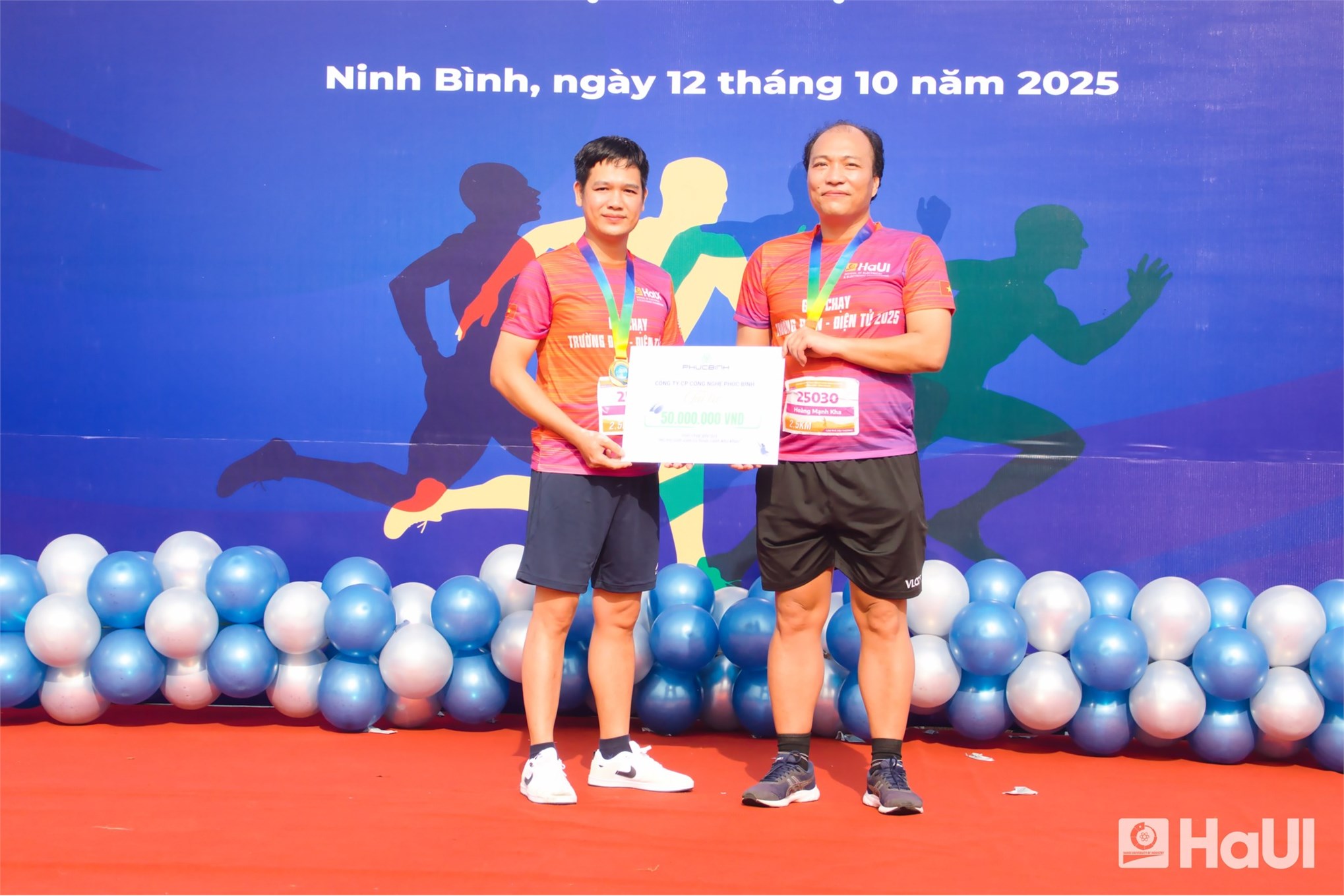 Lan tỏa tinh thần thể thao – kết nối yêu thương từ giải chạy “Hỗ trợ sinh viên có hoàn cảnh khó khăn” năm 2025 Trường Điện - Điện tử