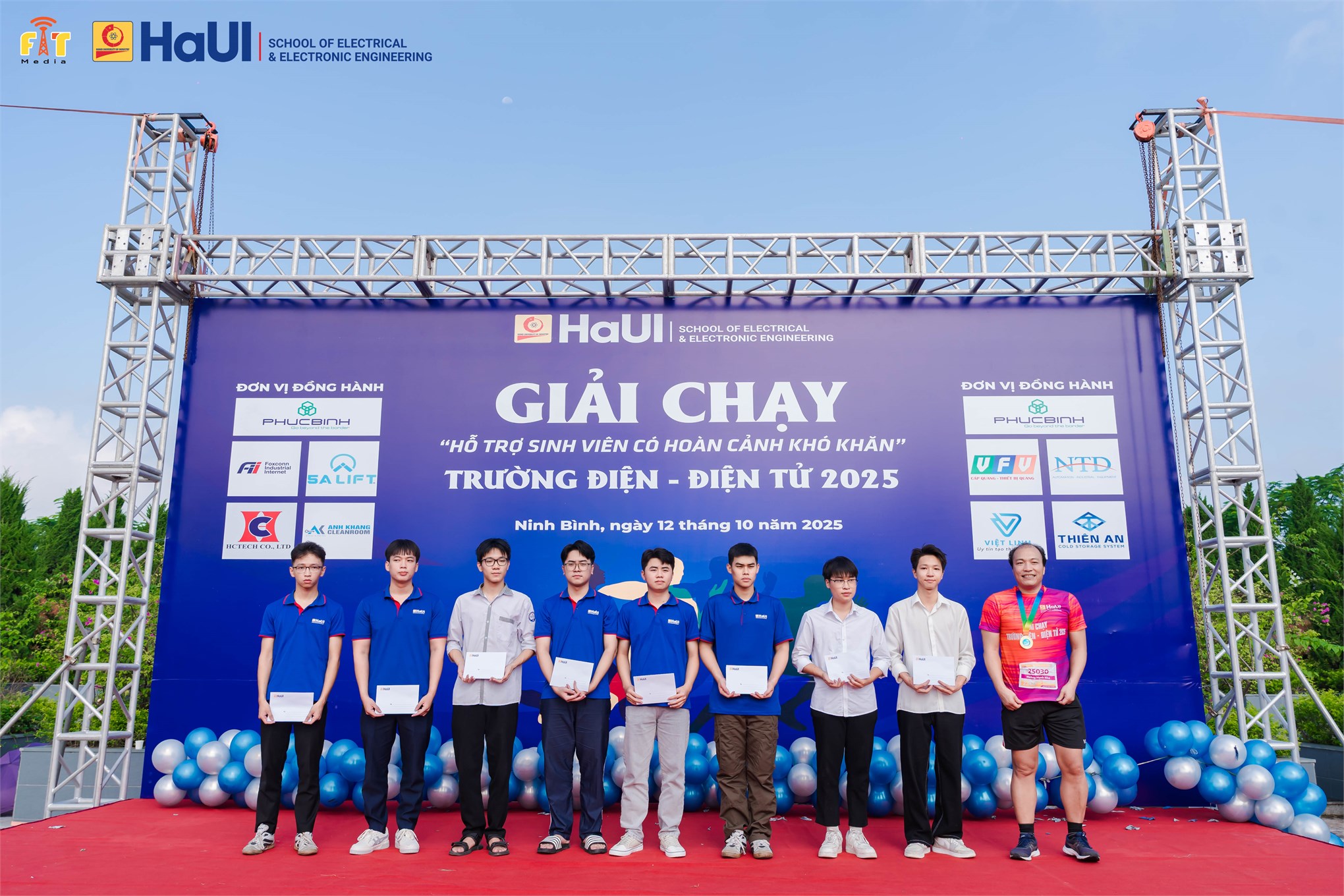 Lan tỏa tinh thần thể thao – kết nối yêu thương từ giải chạy “Hỗ trợ sinh viên có hoàn cảnh khó khăn” năm 2025 Trường Điện - Điện tử