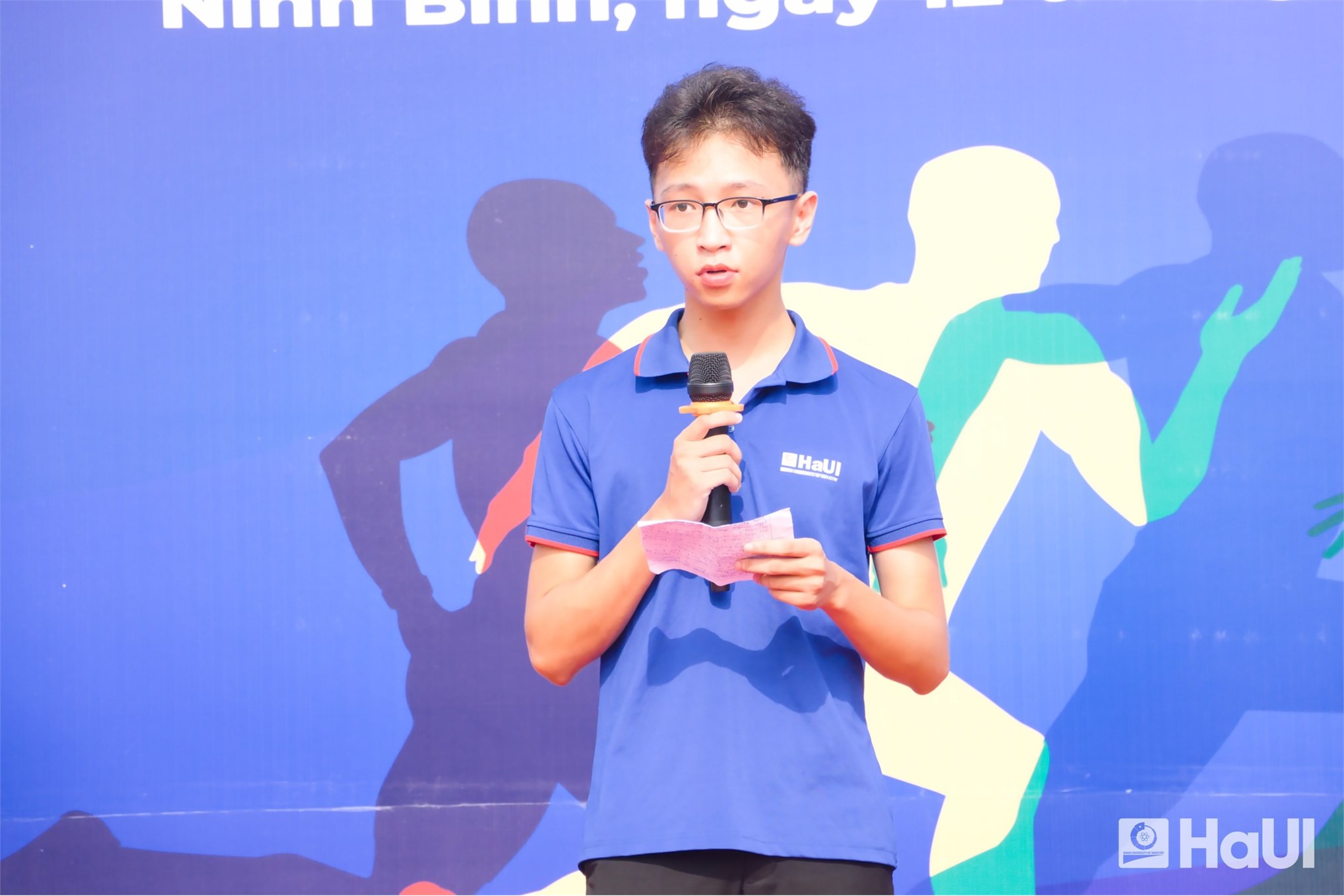 Lan tỏa tinh thần thể thao – kết nối yêu thương từ giải chạy “Hỗ trợ sinh viên có hoàn cảnh khó khăn” năm 2025 Trường Điện - Điện tử