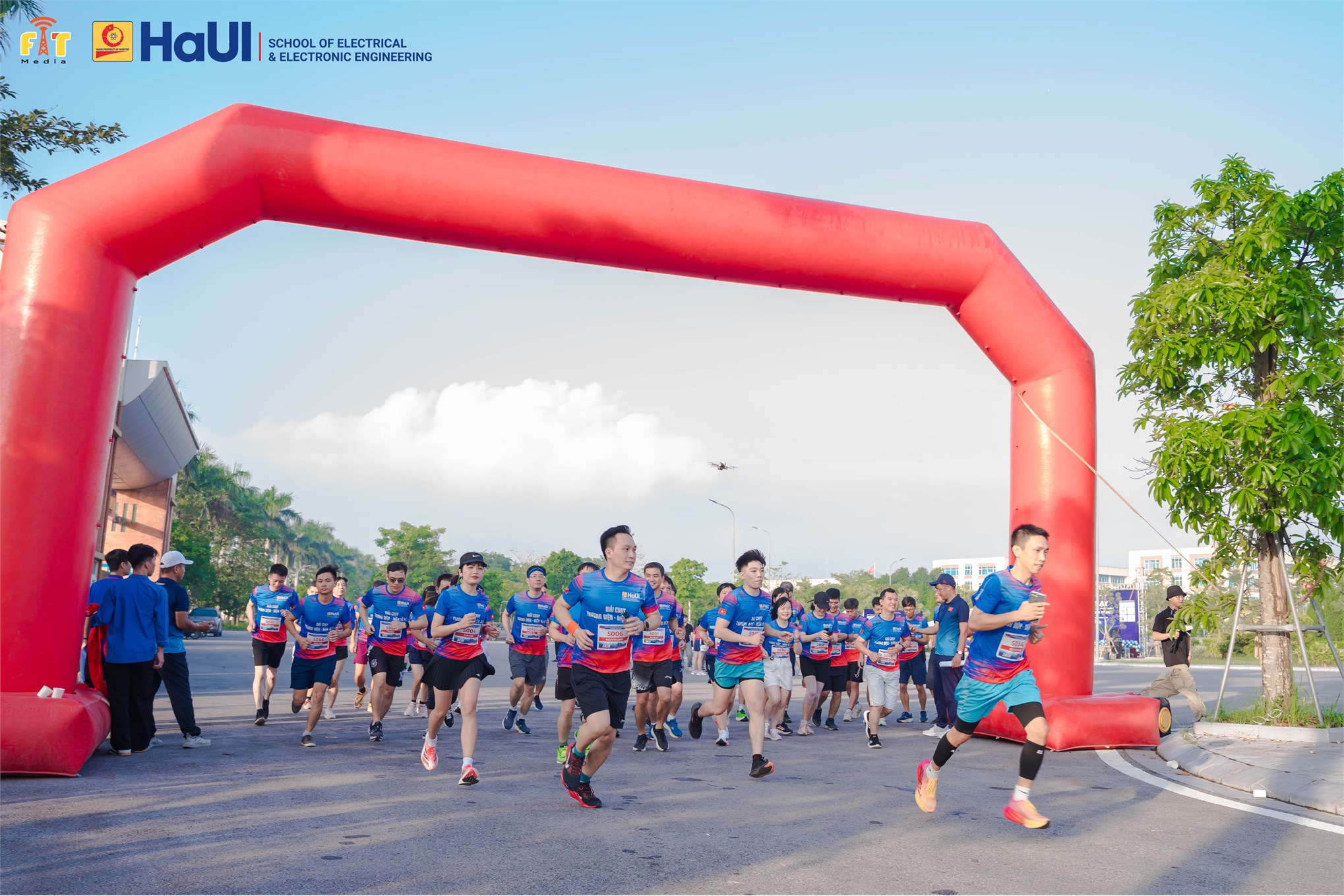Lan tỏa tinh thần thể thao – kết nối yêu thương từ giải chạy “Hỗ trợ sinh viên có hoàn cảnh khó khăn” năm 2025 Trường Điện - Điện tử