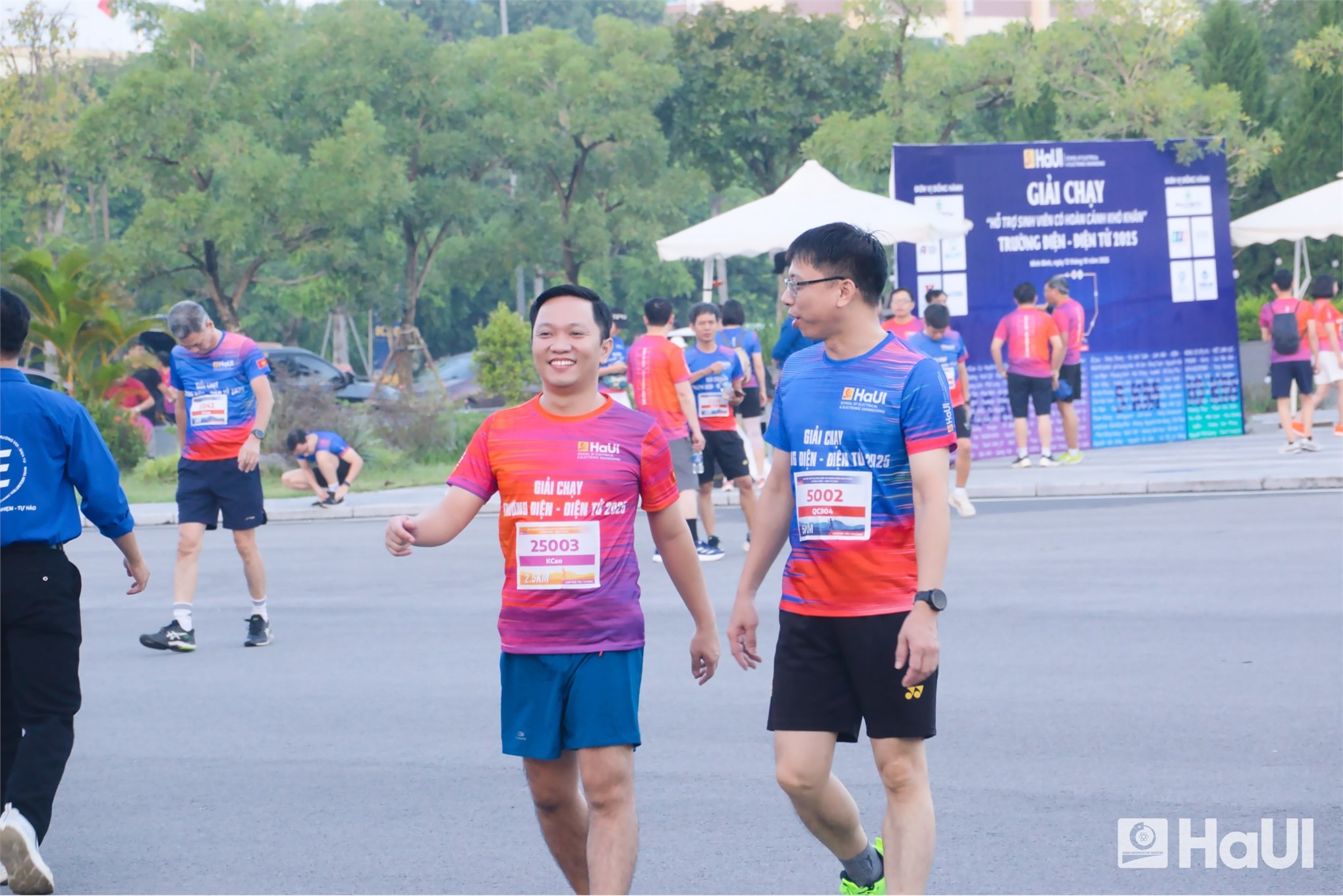 Lan tỏa tinh thần thể thao – kết nối yêu thương từ giải chạy “Hỗ trợ sinh viên có hoàn cảnh khó khăn” năm 2025 Trường Điện - Điện tử
