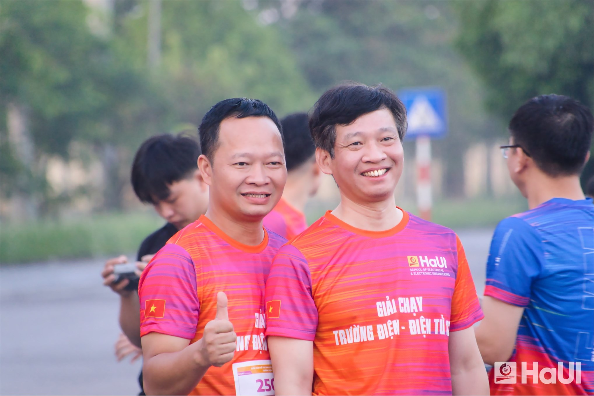 Lan tỏa tinh thần thể thao – kết nối yêu thương từ giải chạy “Hỗ trợ sinh viên có hoàn cảnh khó khăn” năm 2025 Trường Điện - Điện tử