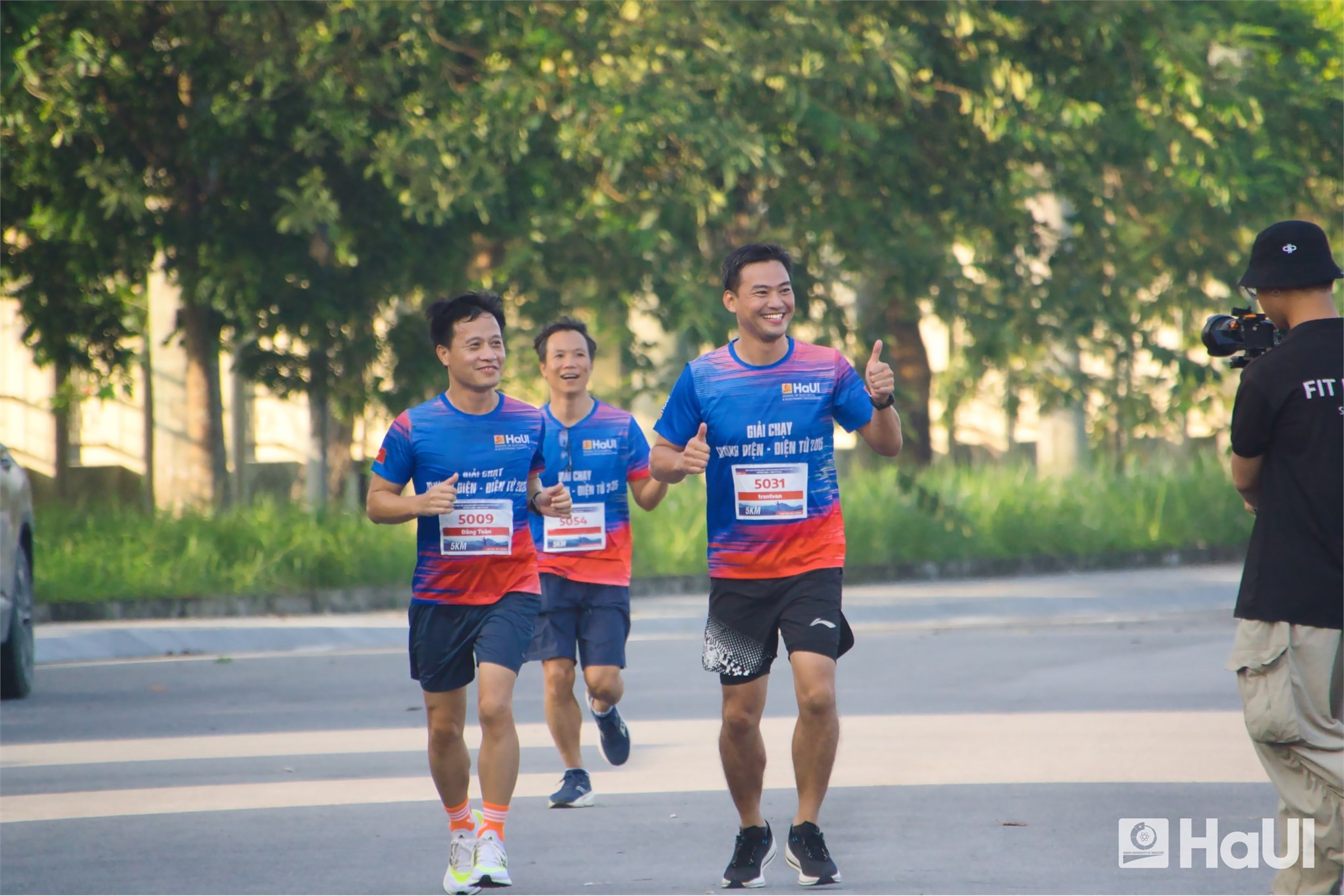 Lan tỏa tinh thần thể thao – kết nối yêu thương từ giải chạy “Hỗ trợ sinh viên có hoàn cảnh khó khăn” năm 2025 Trường Điện - Điện tử