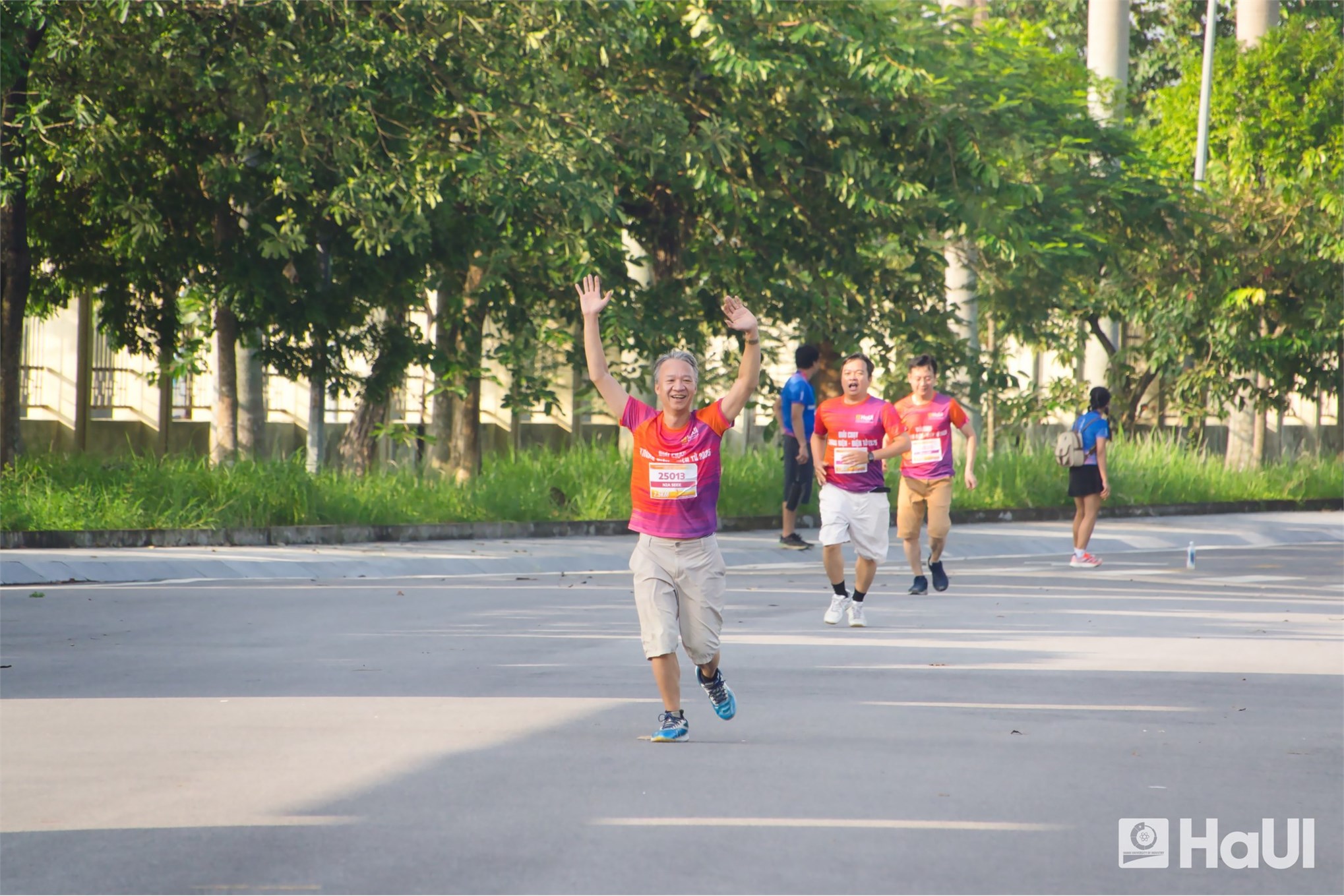 Lan tỏa tinh thần thể thao – kết nối yêu thương từ giải chạy “Hỗ trợ sinh viên có hoàn cảnh khó khăn” năm 2025 Trường Điện - Điện tử