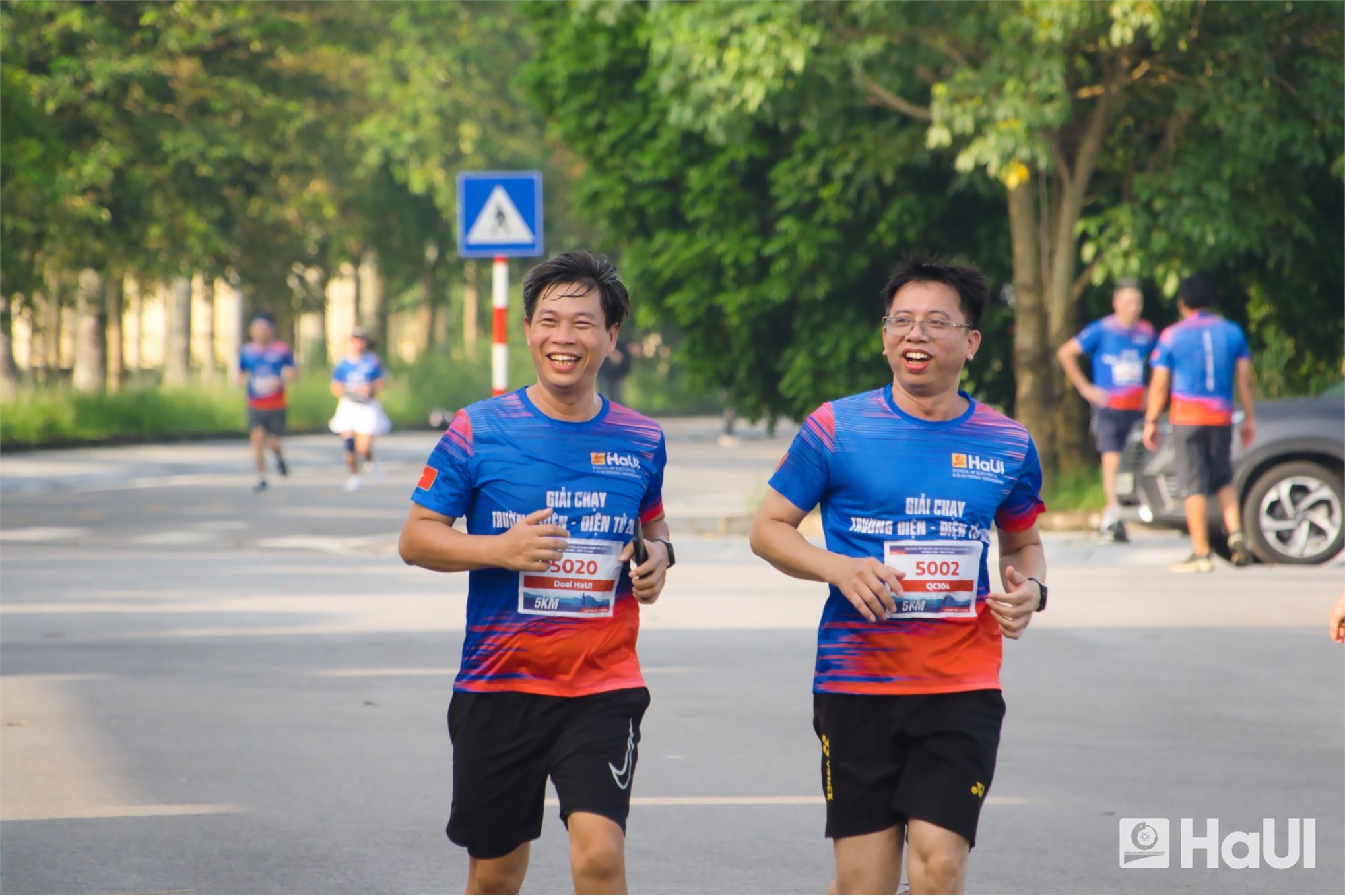 Lan tỏa tinh thần thể thao – kết nối yêu thương từ giải chạy “Hỗ trợ sinh viên có hoàn cảnh khó khăn” năm 2025 Trường Điện - Điện tử