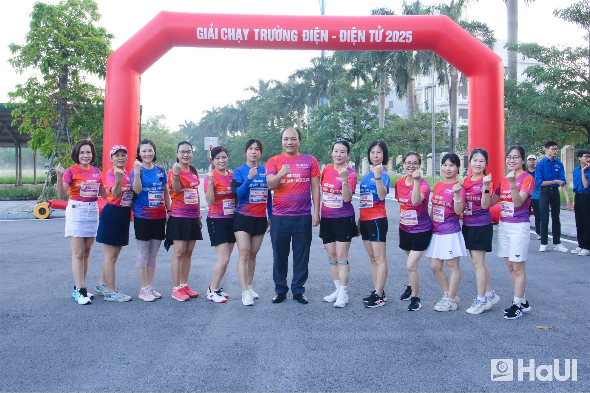 Lan tỏa tinh thần thể thao – kết nối yêu thương từ giải chạy “Hỗ trợ sinh viên có hoàn cảnh khó khăn” năm 2025 Trường Điện - Điện tử