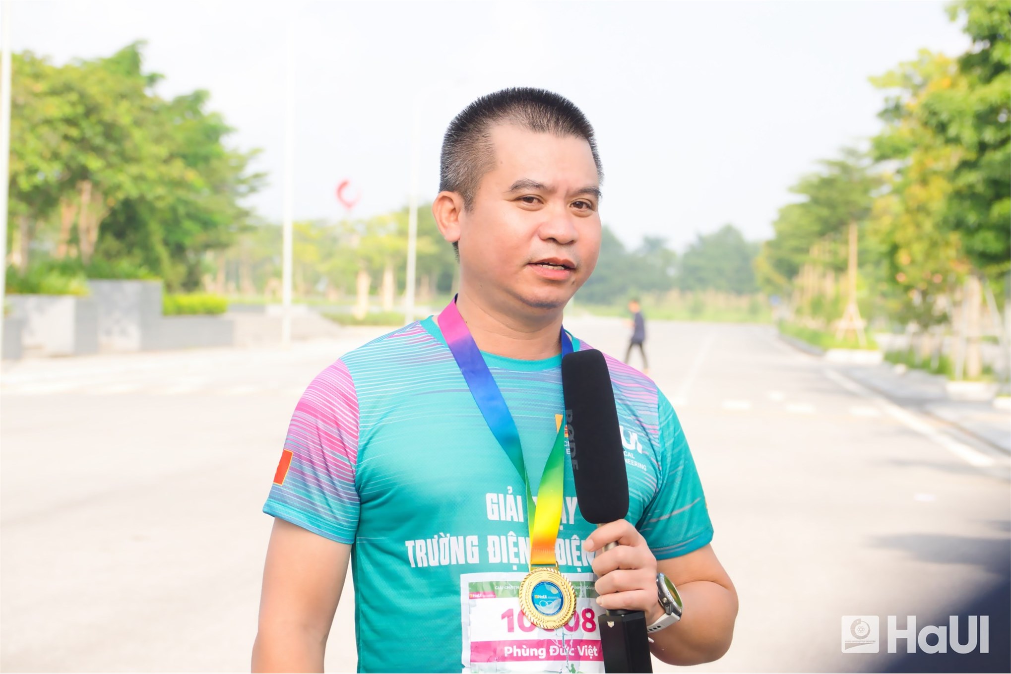 Lan tỏa tinh thần thể thao – kết nối yêu thương từ giải chạy “Hỗ trợ sinh viên có hoàn cảnh khó khăn” năm 2025 Trường Điện - Điện tử