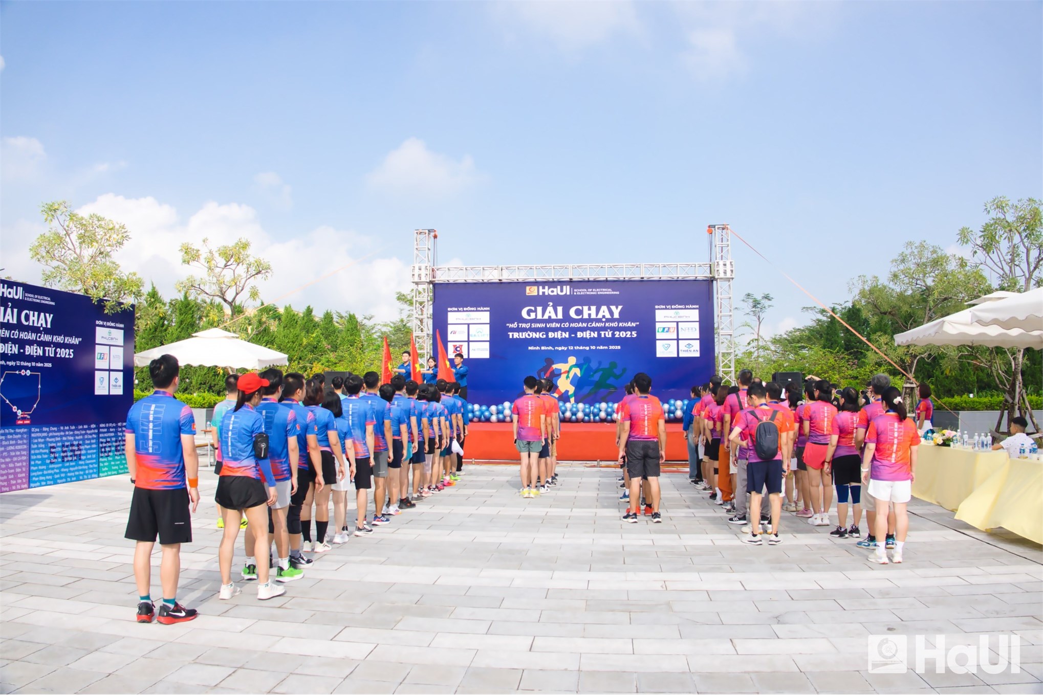 Lan tỏa tinh thần thể thao – kết nối yêu thương từ giải chạy “Hỗ trợ sinh viên có hoàn cảnh khó khăn” năm 2025 Trường Điện - Điện tử