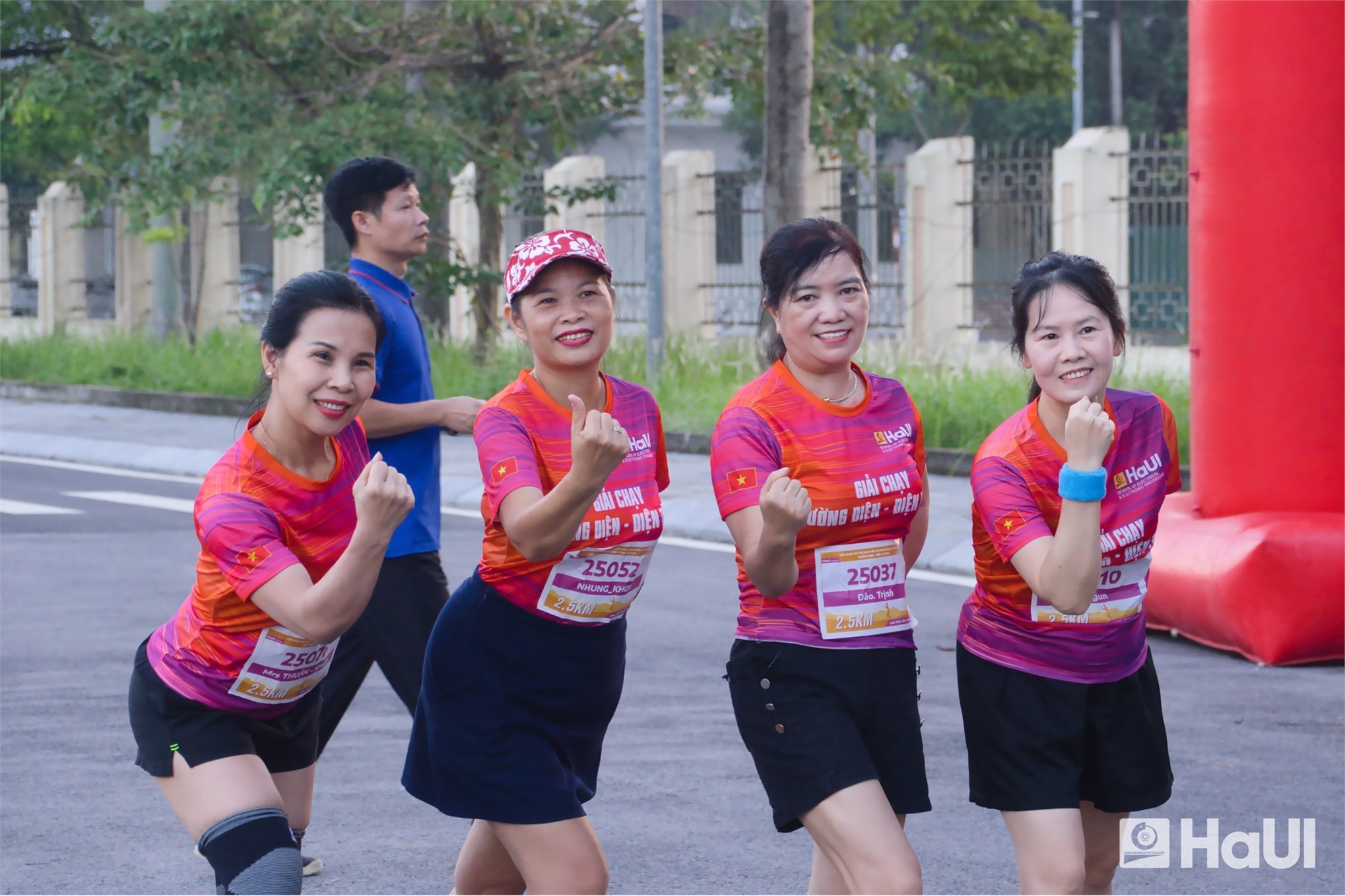 Lan tỏa tinh thần thể thao – kết nối yêu thương từ giải chạy “Hỗ trợ sinh viên có hoàn cảnh khó khăn” năm 2025 Trường Điện - Điện tử