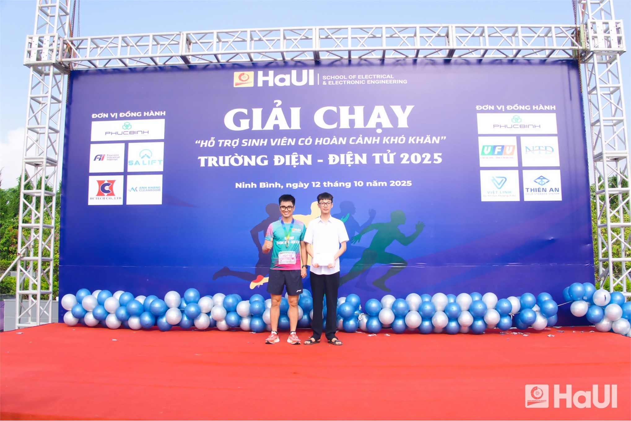 Lan tỏa tinh thần thể thao – kết nối yêu thương từ giải chạy “Hỗ trợ sinh viên có hoàn cảnh khó khăn” năm 2025 Trường Điện - Điện tử