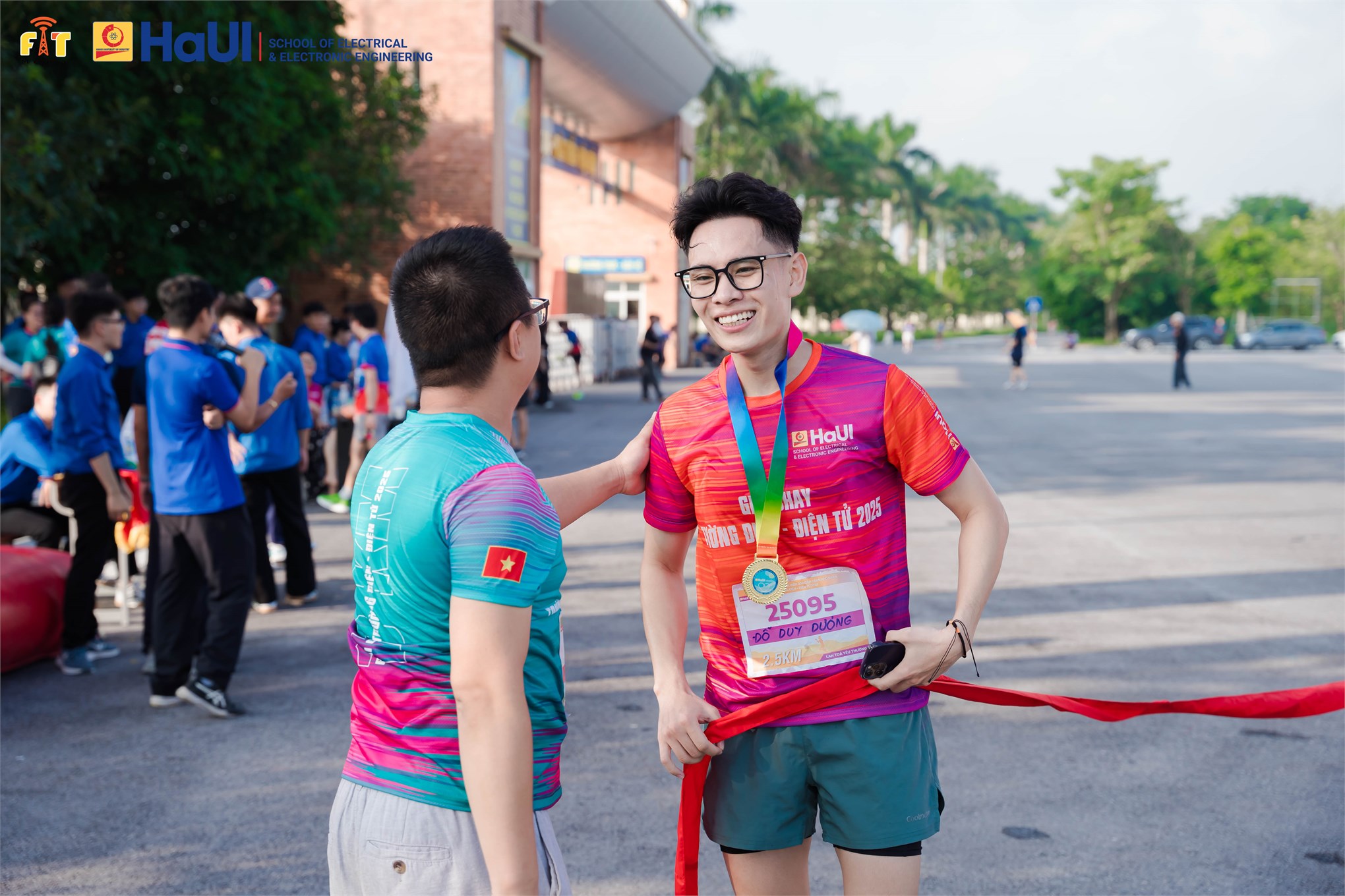 Lan tỏa tinh thần thể thao – kết nối yêu thương từ giải chạy “Hỗ trợ sinh viên có hoàn cảnh khó khăn” năm 2025 Trường Điện - Điện tử
