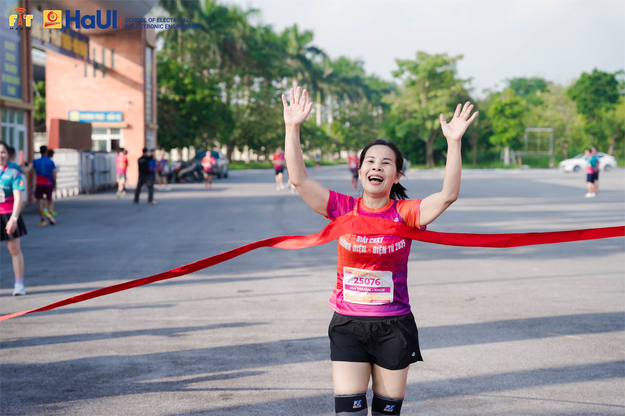 Lan tỏa tinh thần thể thao – kết nối yêu thương từ giải chạy “Hỗ trợ sinh viên có hoàn cảnh khó khăn” năm 2025 Trường Điện - Điện tử