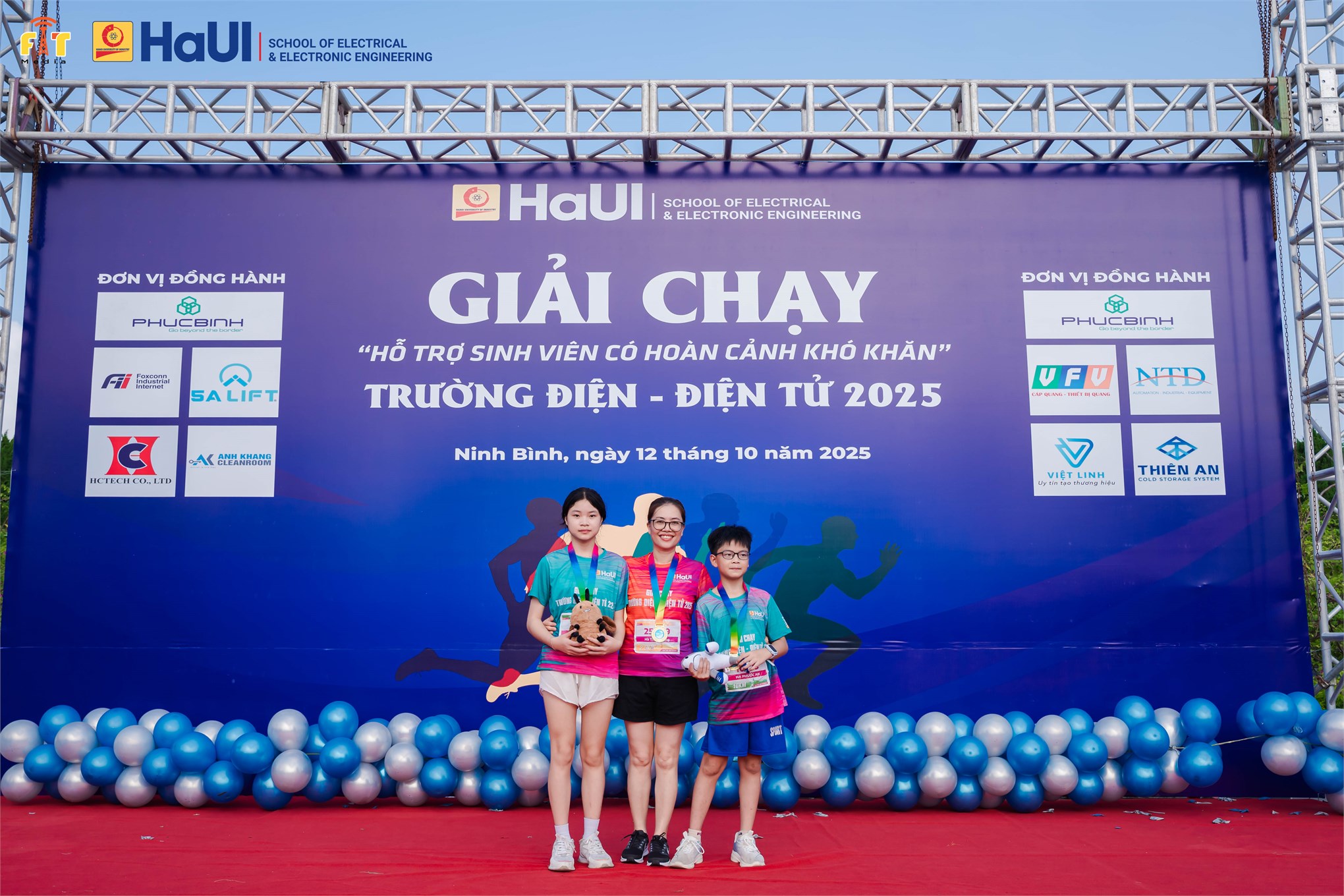 Lan tỏa tinh thần thể thao – kết nối yêu thương từ giải chạy “Hỗ trợ sinh viên có hoàn cảnh khó khăn” năm 2025 Trường Điện - Điện tử